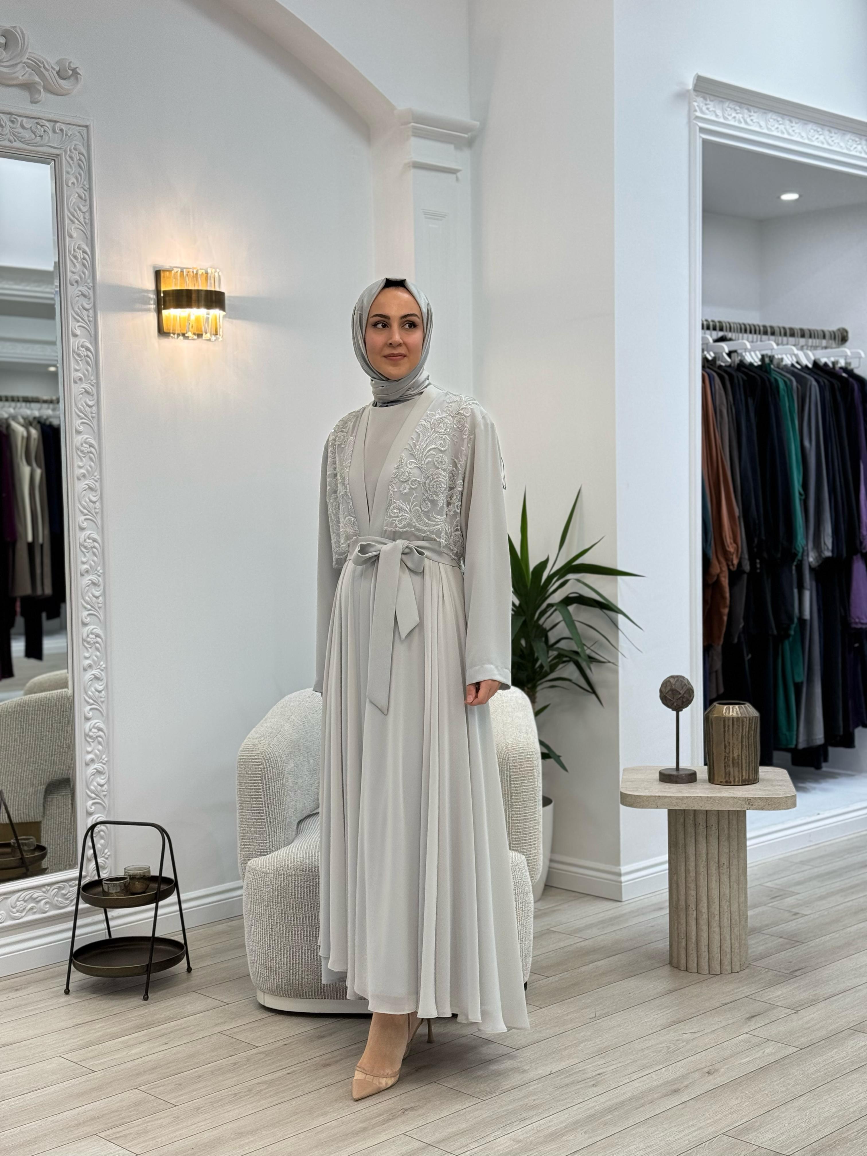 Nurcan Çetin Sırt Detaylı Abaya Gri 7638