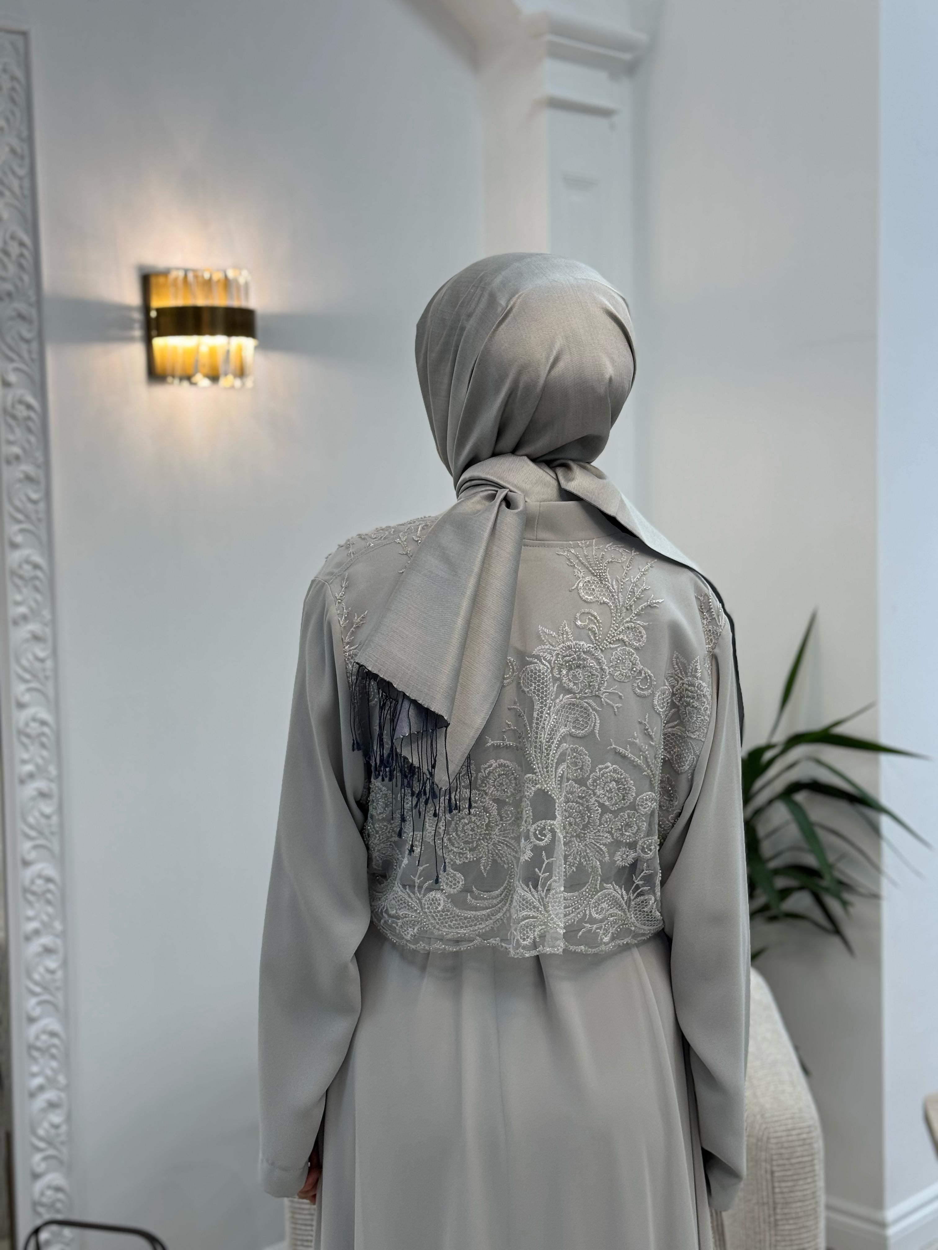 Nurcan Çetin Sırt Detaylı Abaya Gri 7638