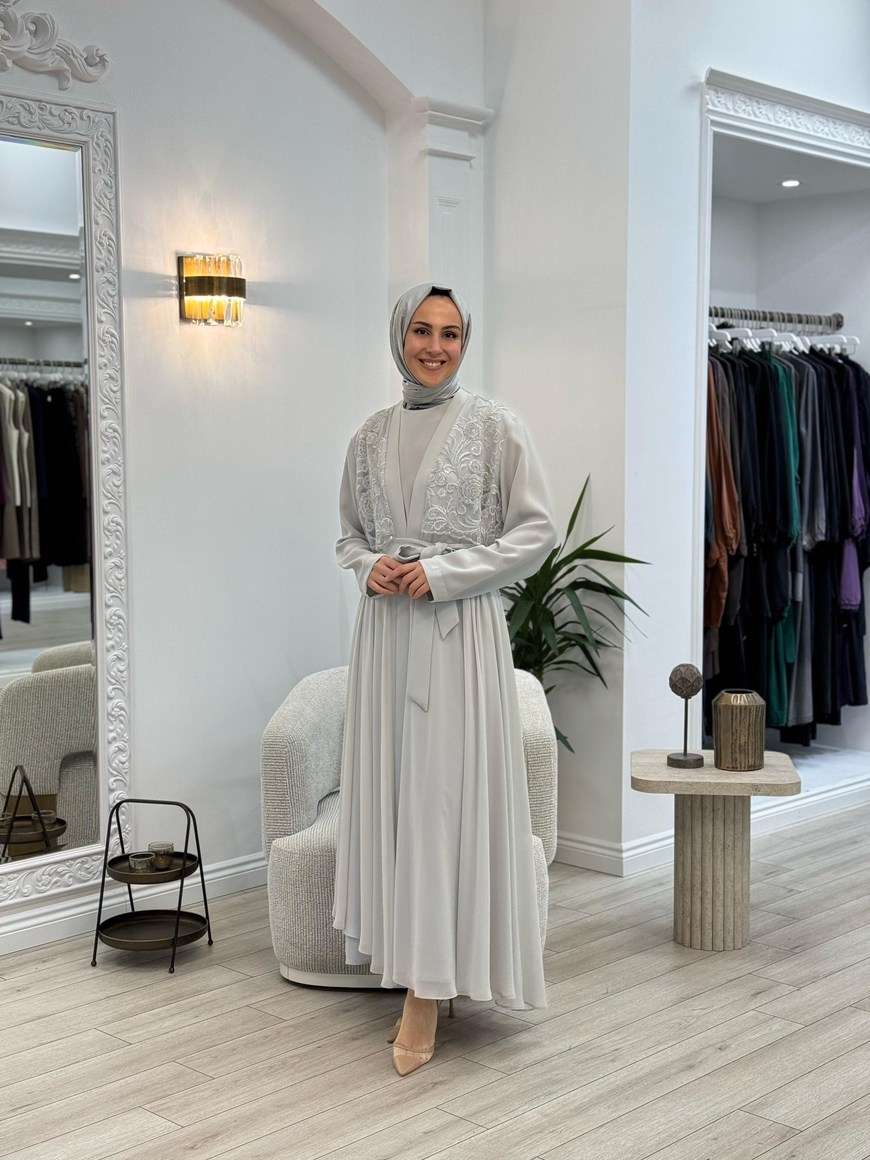 Nurcan Çetin Sırt Detaylı Abaya Gri 7638