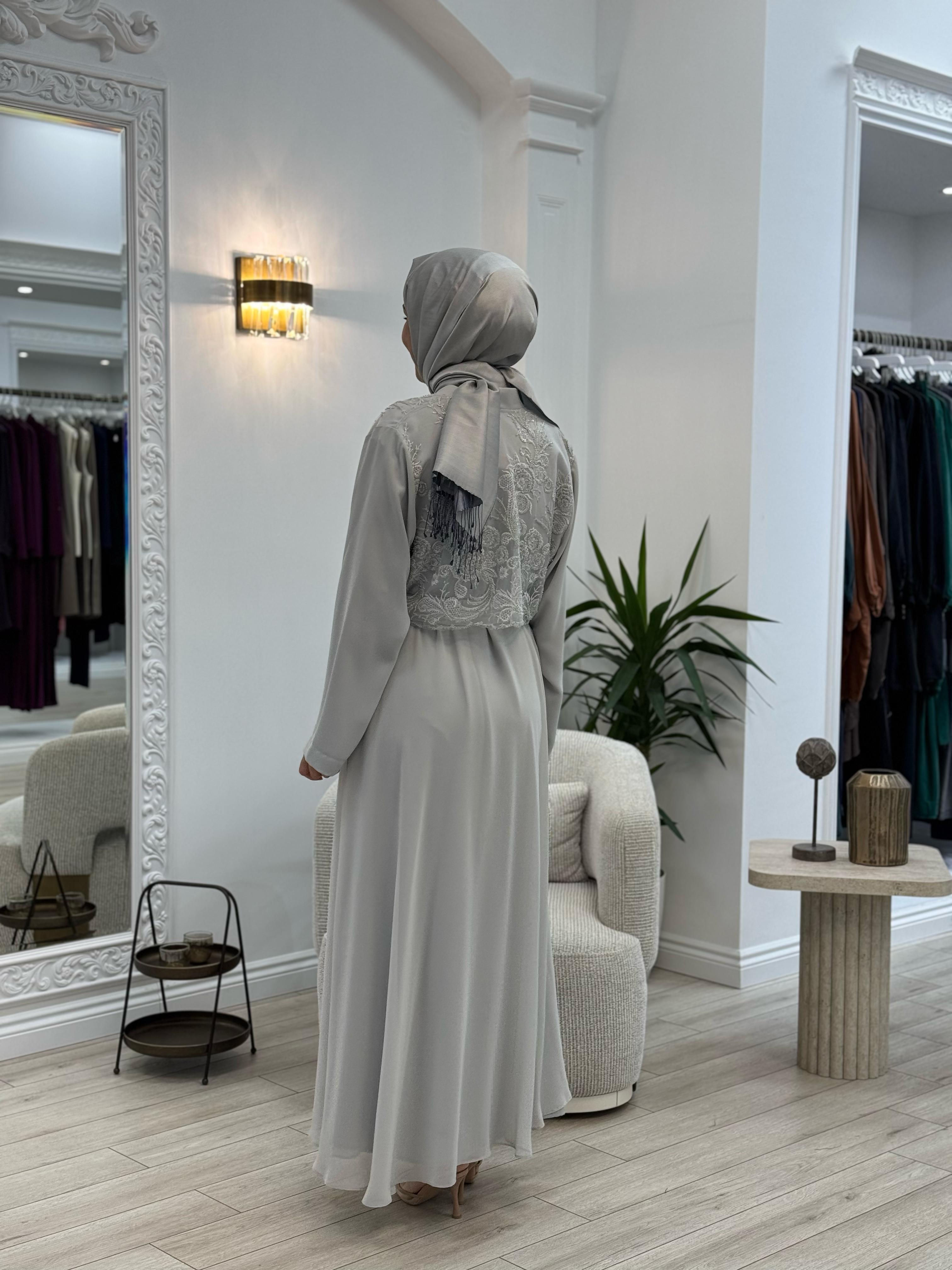 Nurcan Çetin Sırt Detaylı Abaya Gri 7638