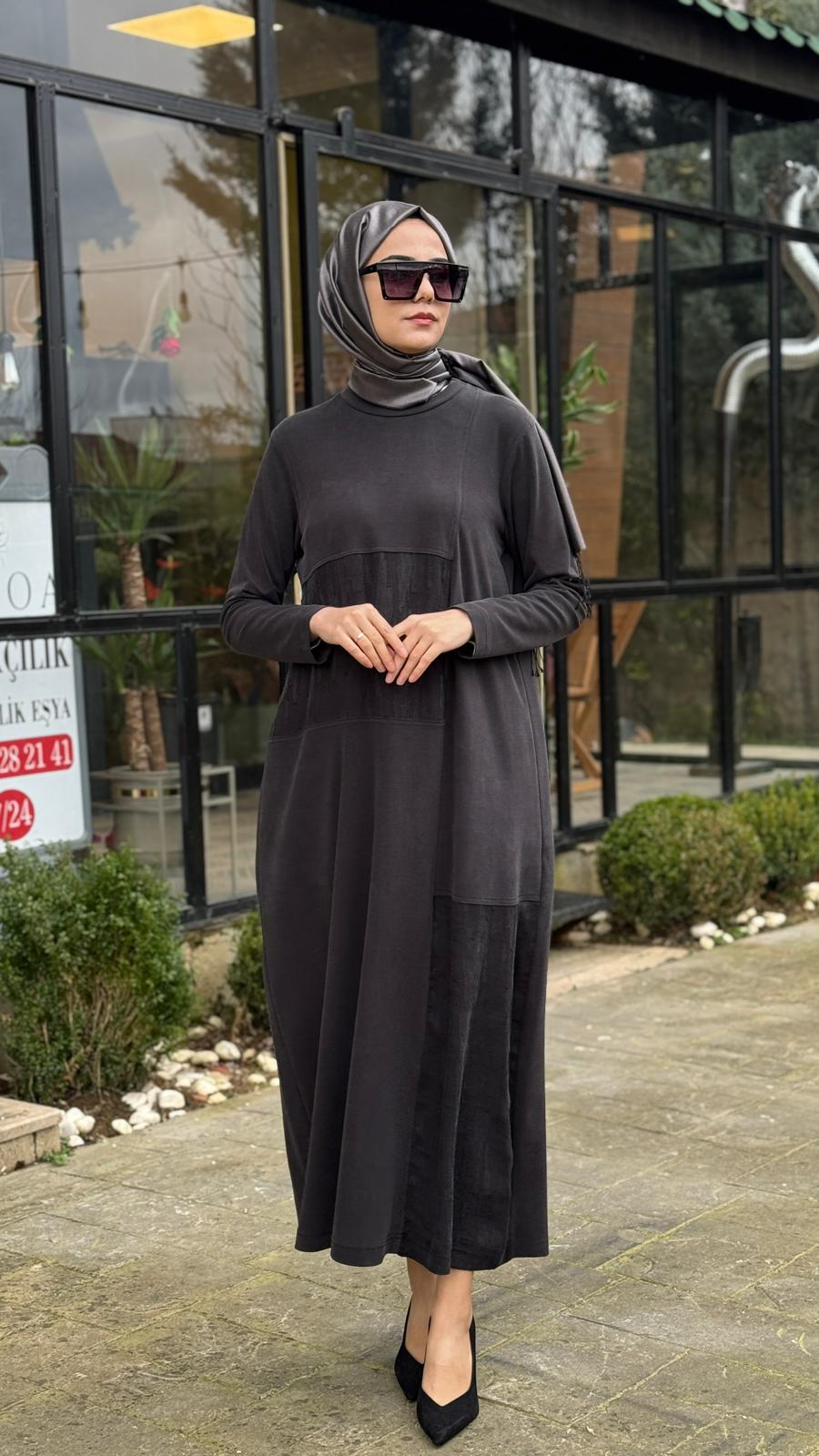Nurcan Çetin Siyah Panel Detaylı Uzun Elbise 26135