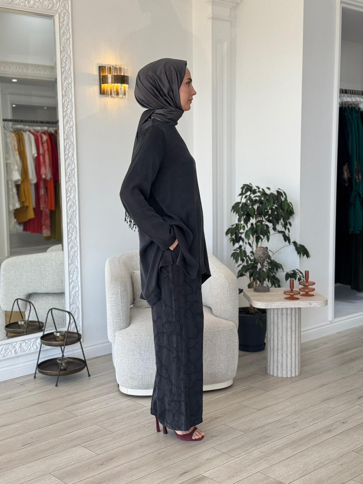 Nurcan Çetin Taş Detaylı Leopar Desenli Pantolonlu Takım 25531
