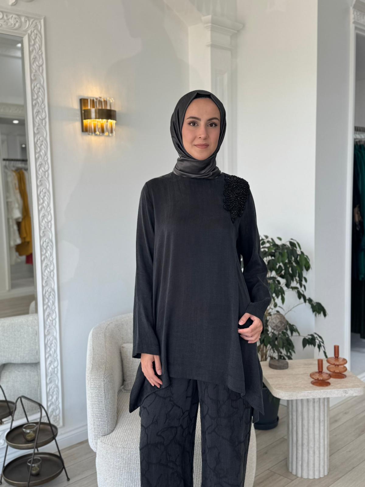 Nurcan Çetin Taş Detaylı Leopar Desenli Pantolonlu Takım 25531