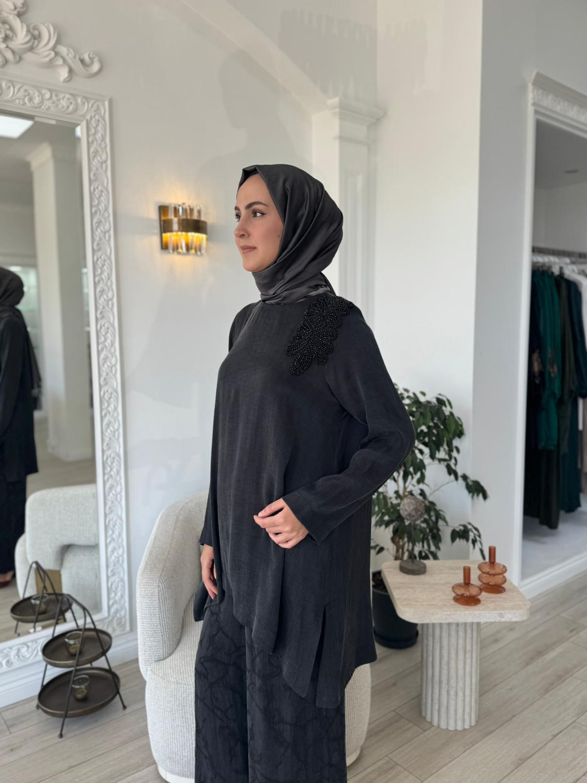 Nurcan Çetin Taş Detaylı Leopar Desenli Pantolonlu Takım 25531