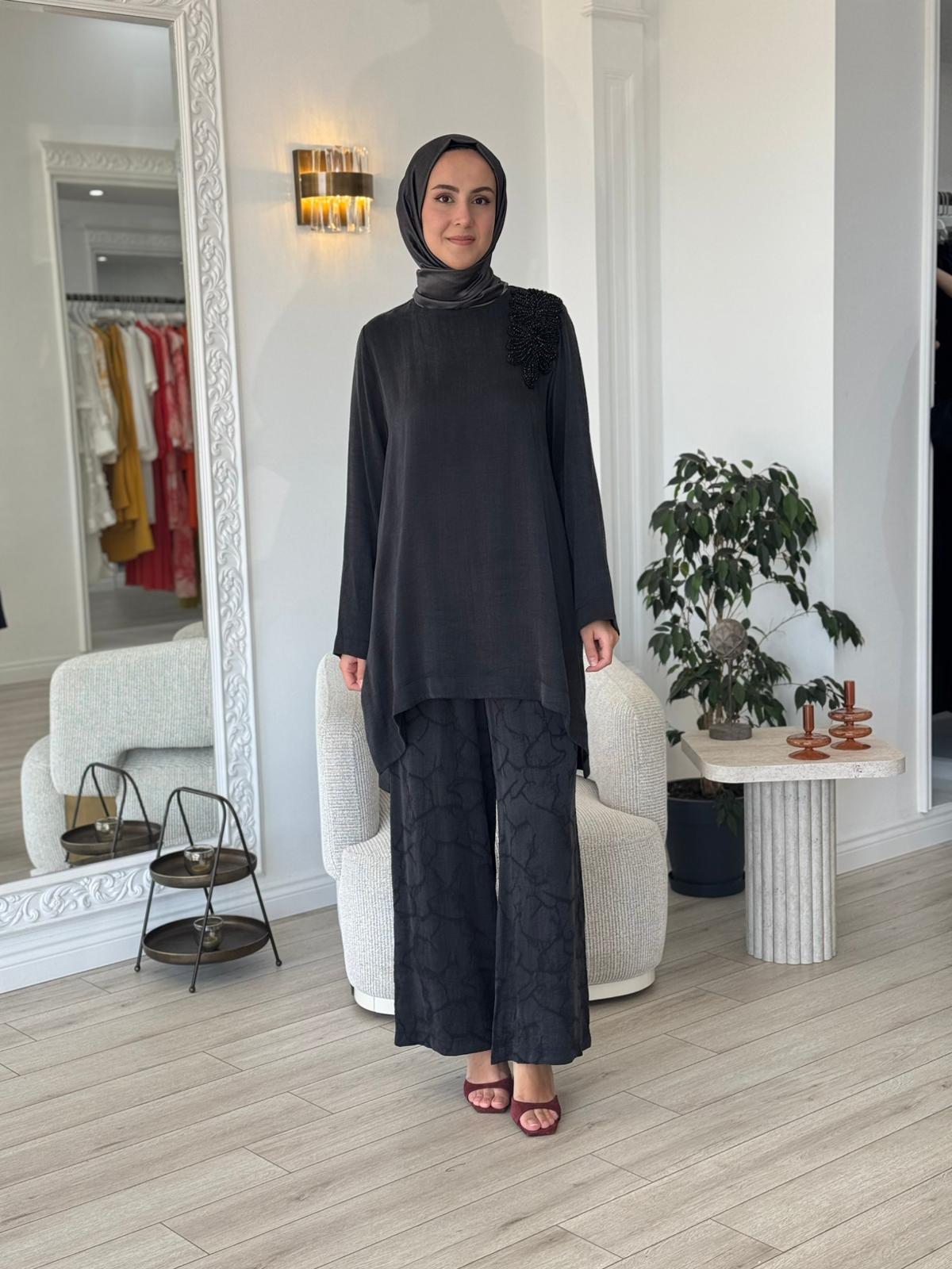 Nurcan Çetin Taş Detaylı Leopar Desenli Pantolonlu Takım 25531