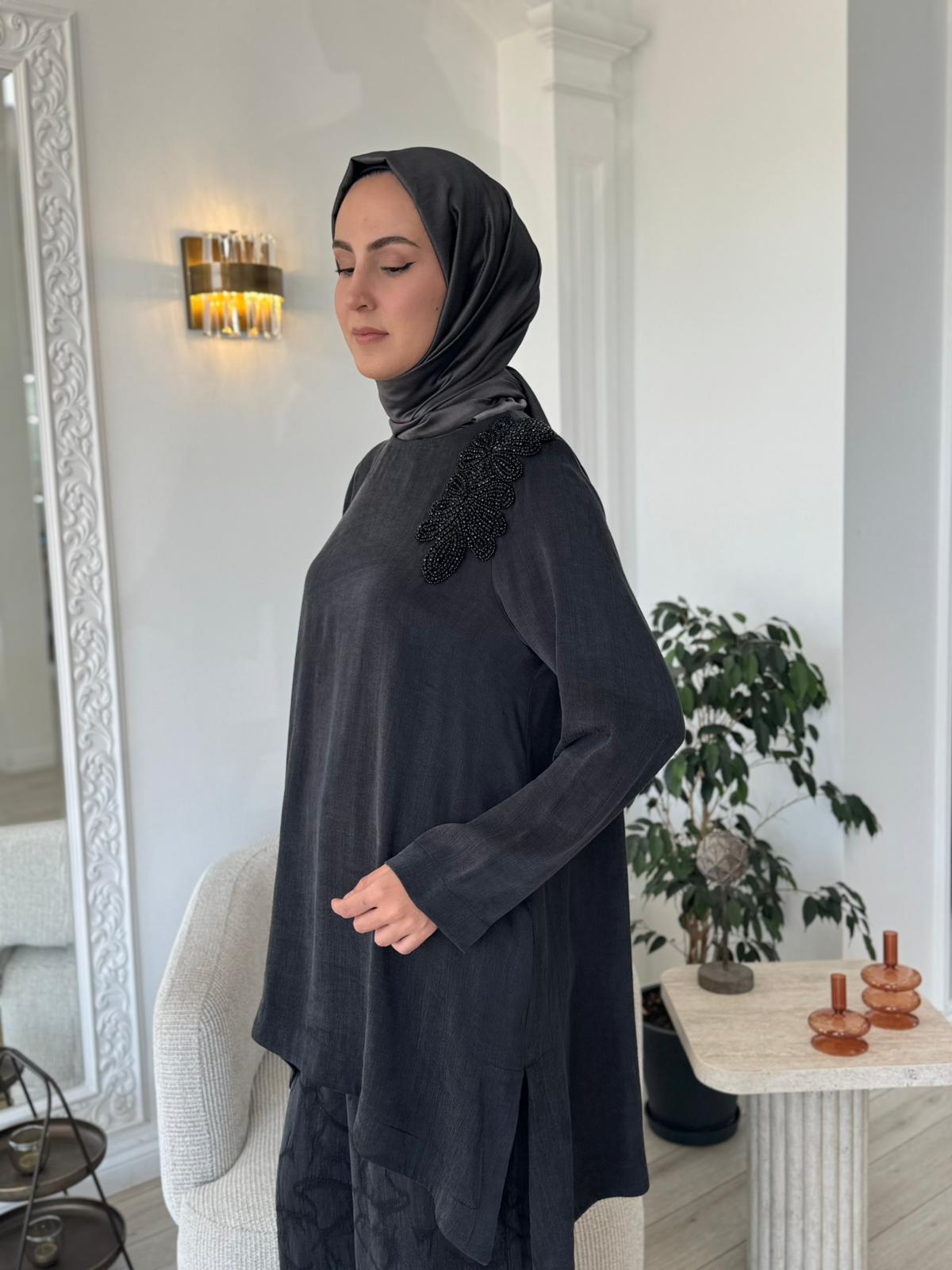Nurcan Çetin Taş Detaylı Leopar Desenli Pantolonlu Takım 25531