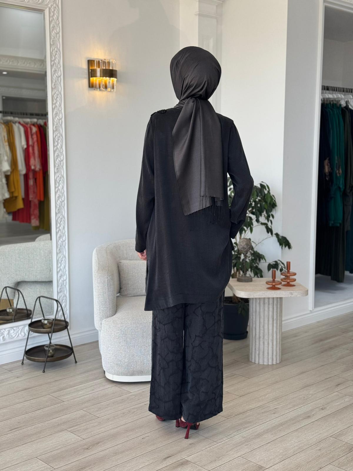 Nurcan Çetin Taş Detaylı Leopar Desenli Pantolonlu Takım 25531