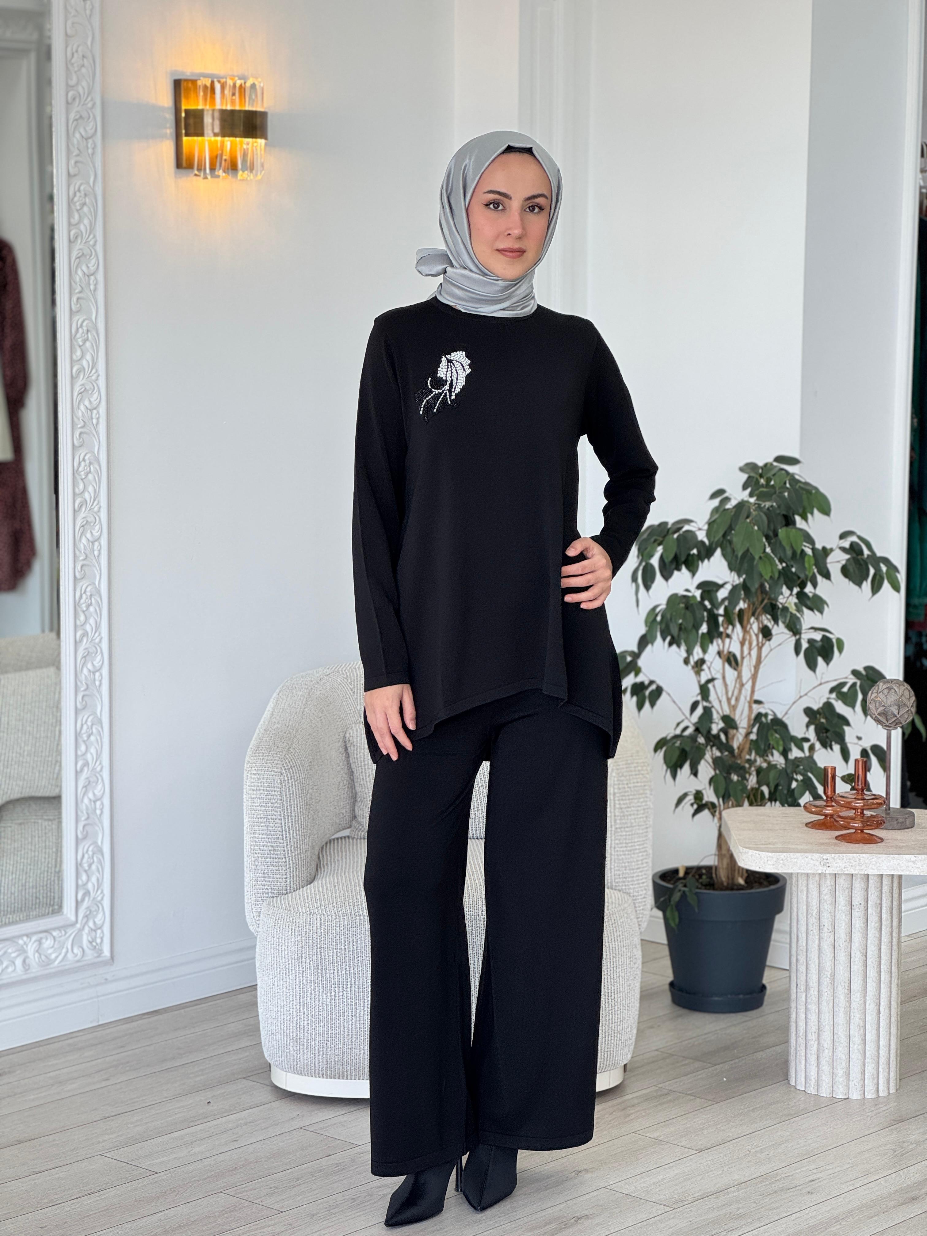 Nurcan Çetin Taş Detaylı Triko Takım NR157