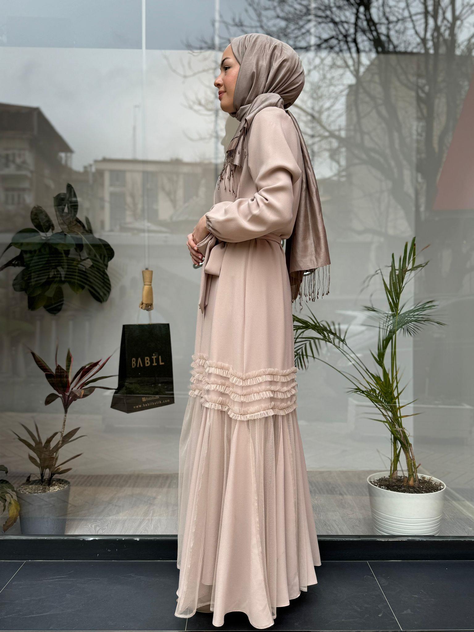 Nurcan Çetin Taşlı Tüllü Abaya Bej 7700