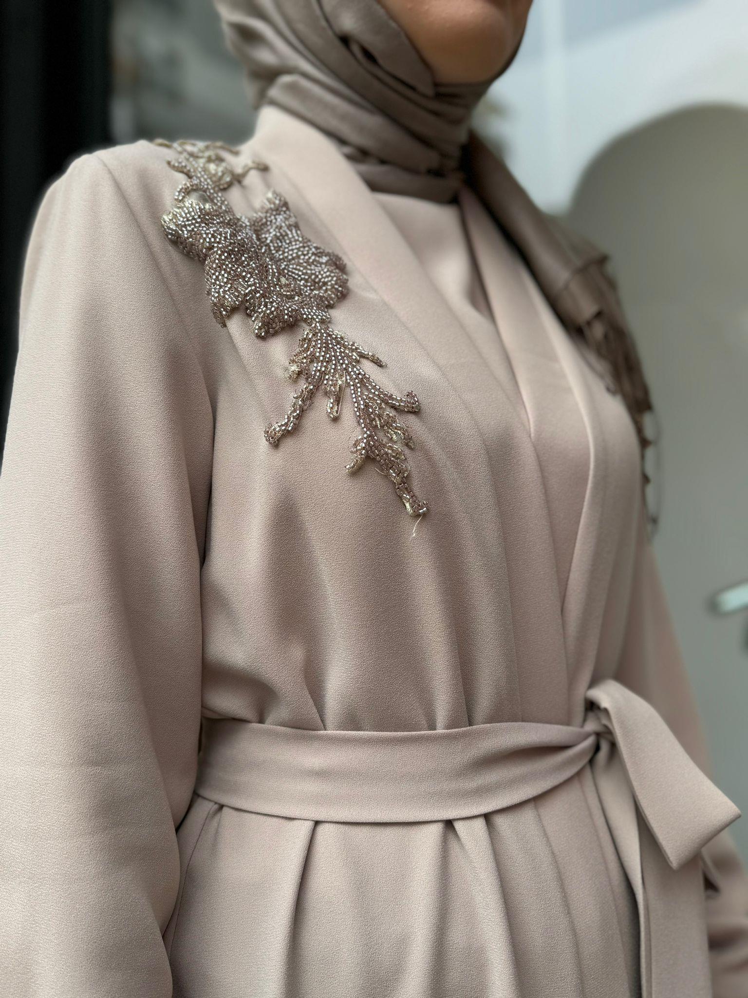 Nurcan Çetin Taşlı Tüllü Abaya Bej 7700