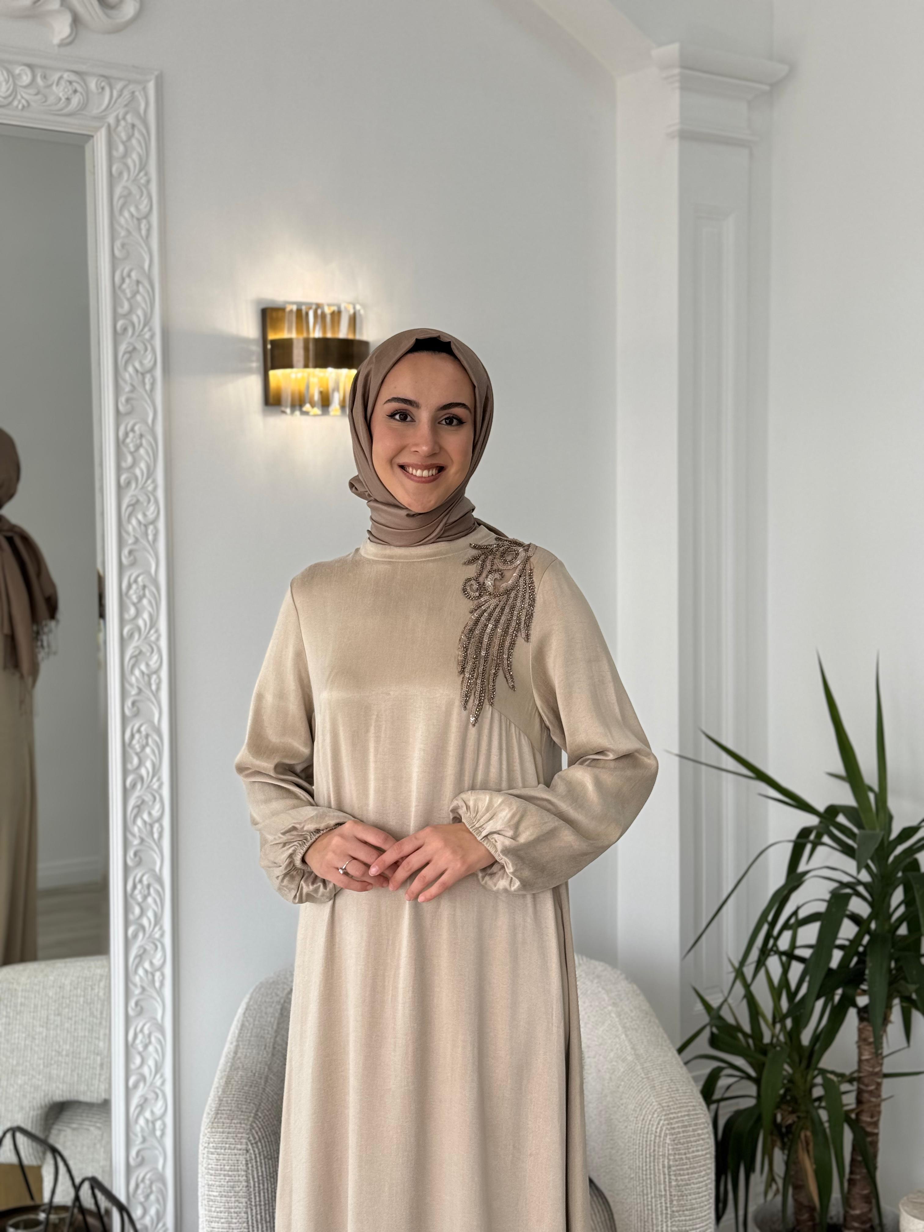 Nurcan Çetin Yaka Detaylı Elbise 25136