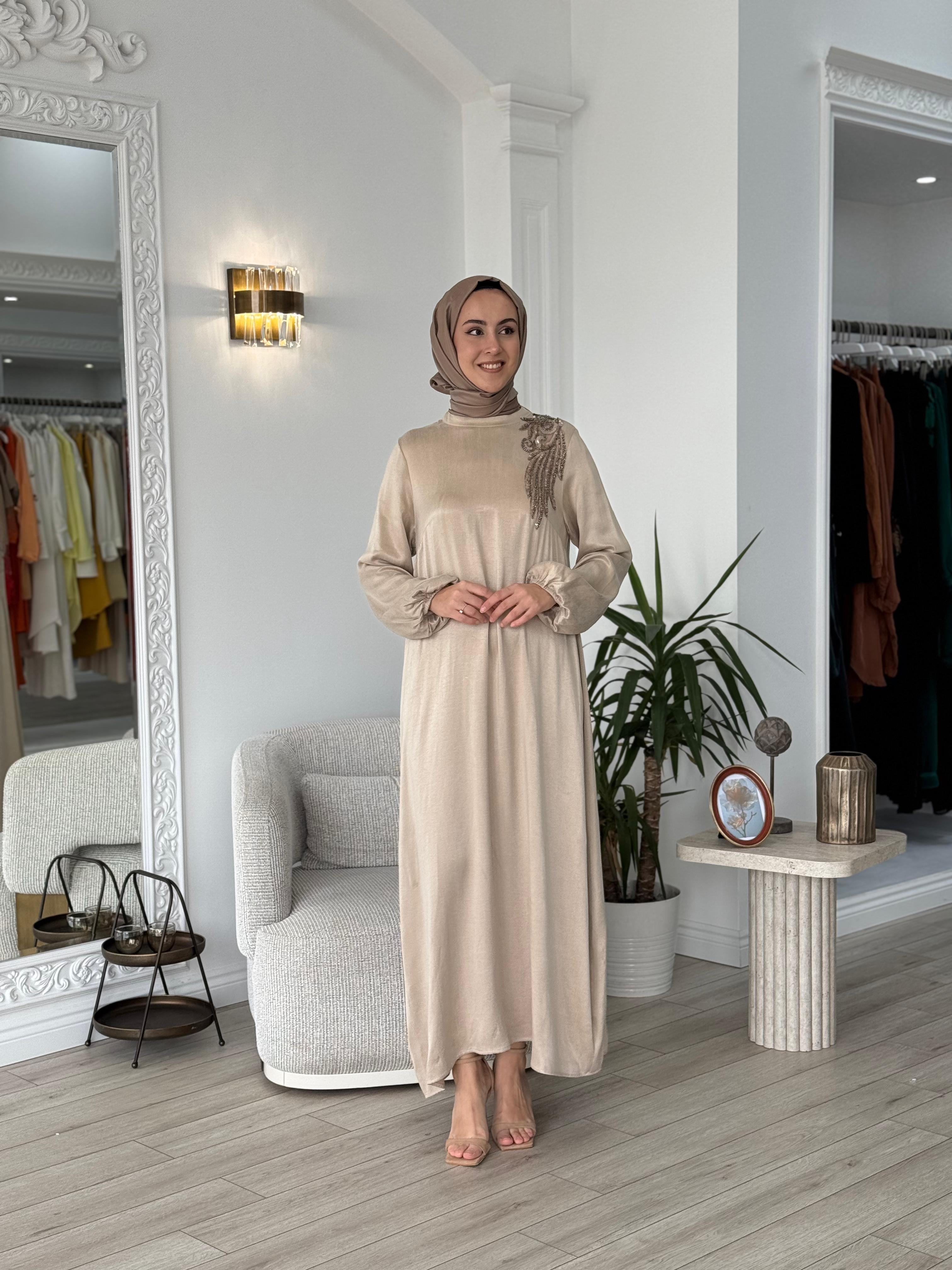 Nurcan Çetin Yaka Detaylı Elbise 25136