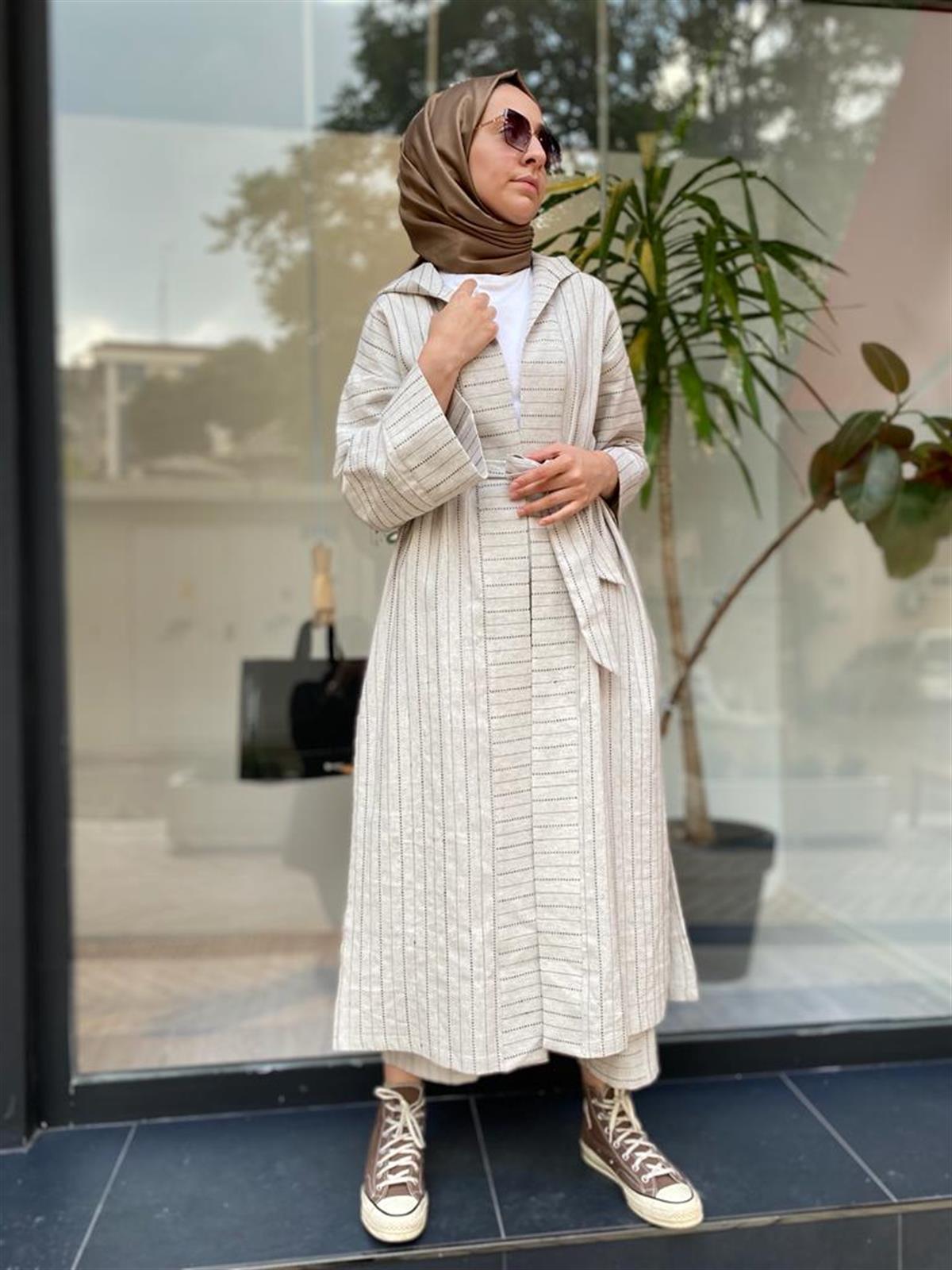 Qooq Bej Çizgili Keten Abaya 23SS605