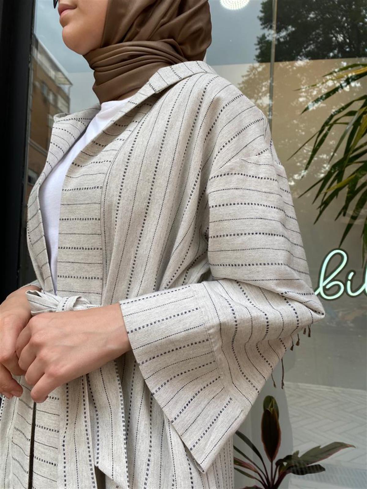 Qooq Bej Çizgili Keten Abaya 23SS605