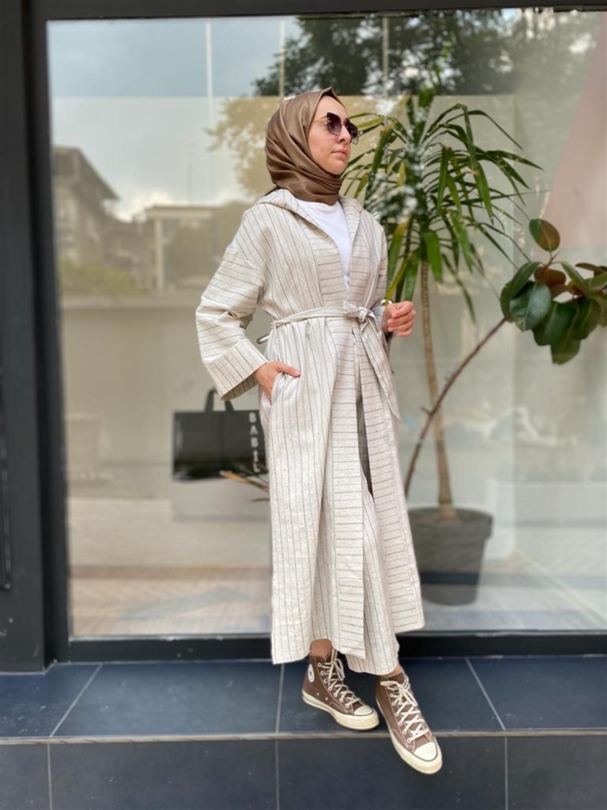 Qooq Bej Çizgili Keten Abaya 23SS605