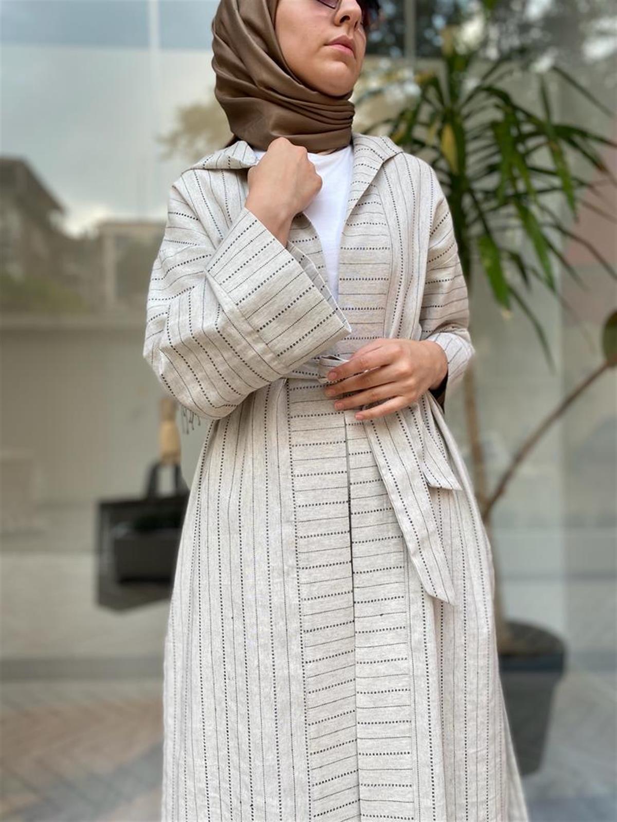Qooq Bej Çizgili Keten Abaya 23SS605