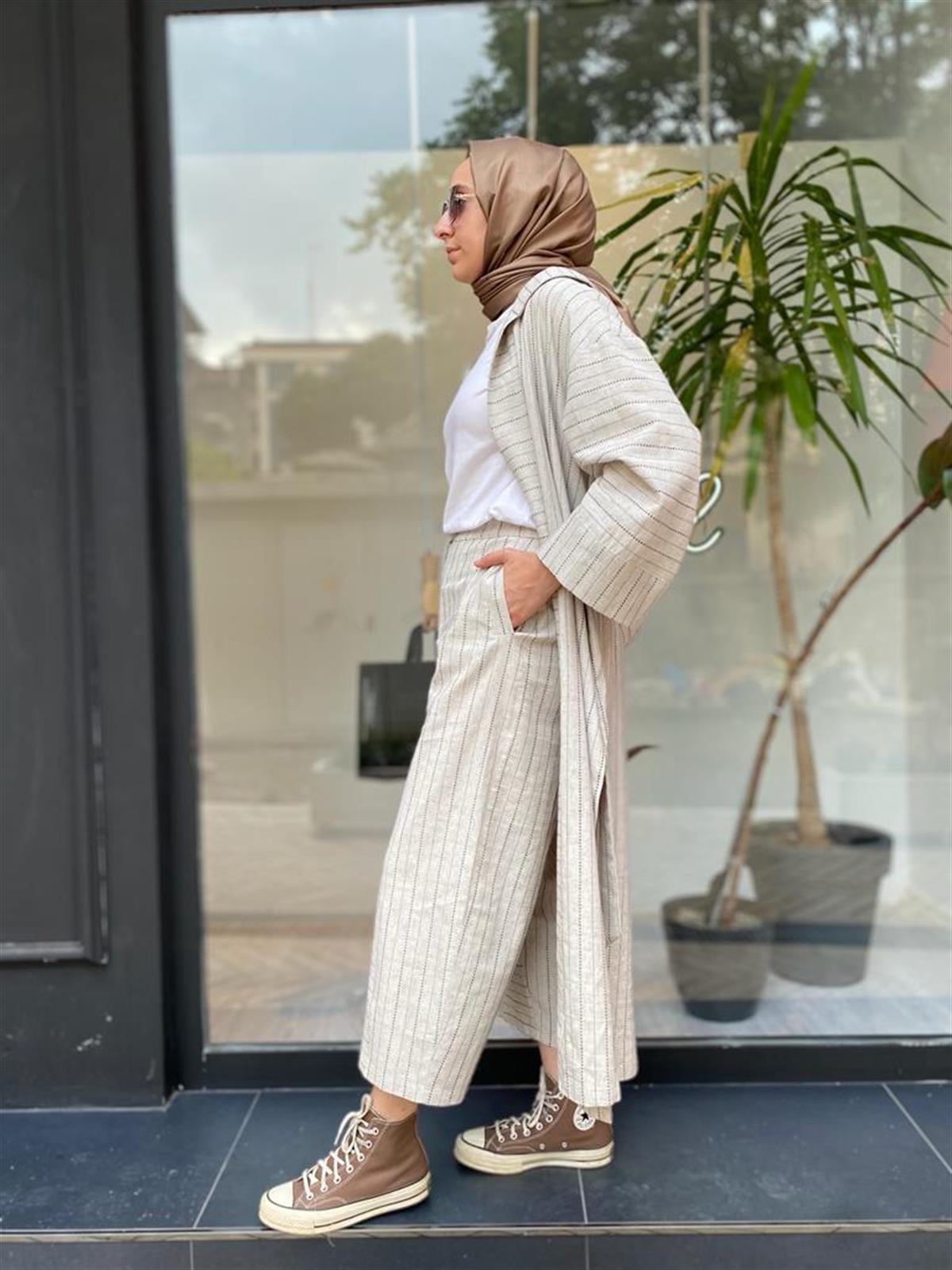 Qooq Bej Çizgili Keten Abaya 23SS605