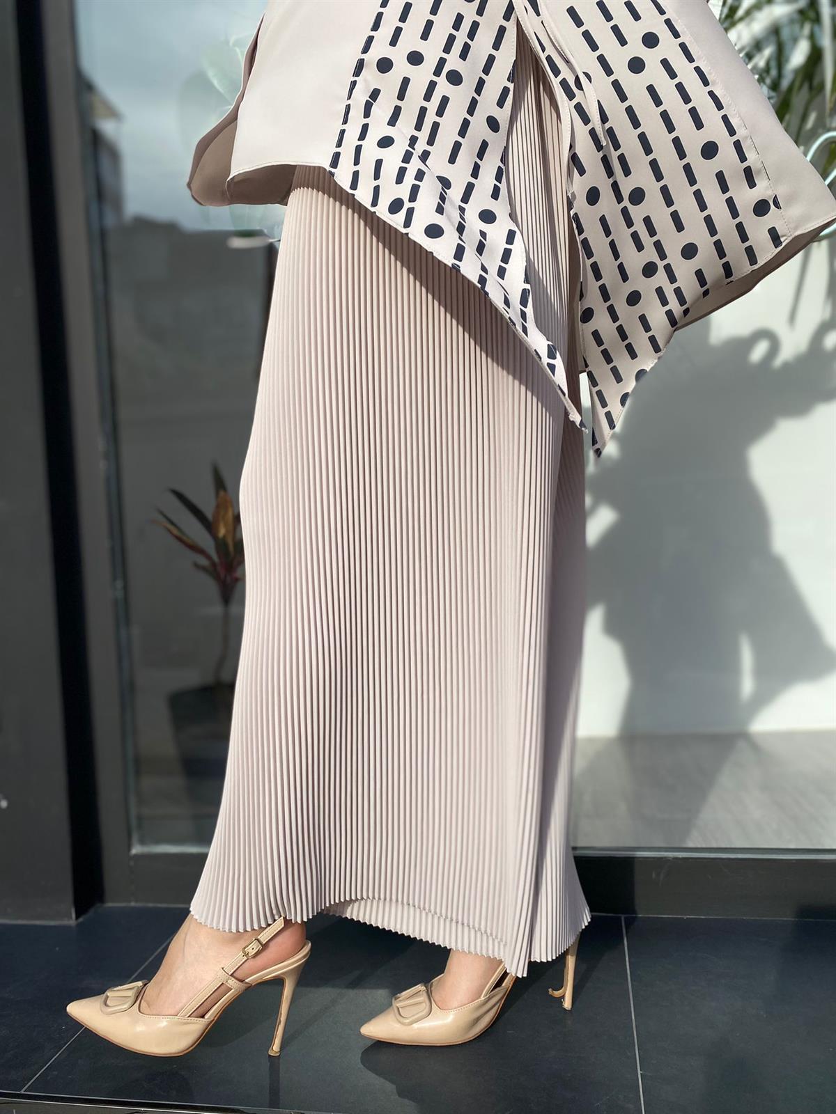 Qooq Dik Plise Bej Pantolon 23SS324