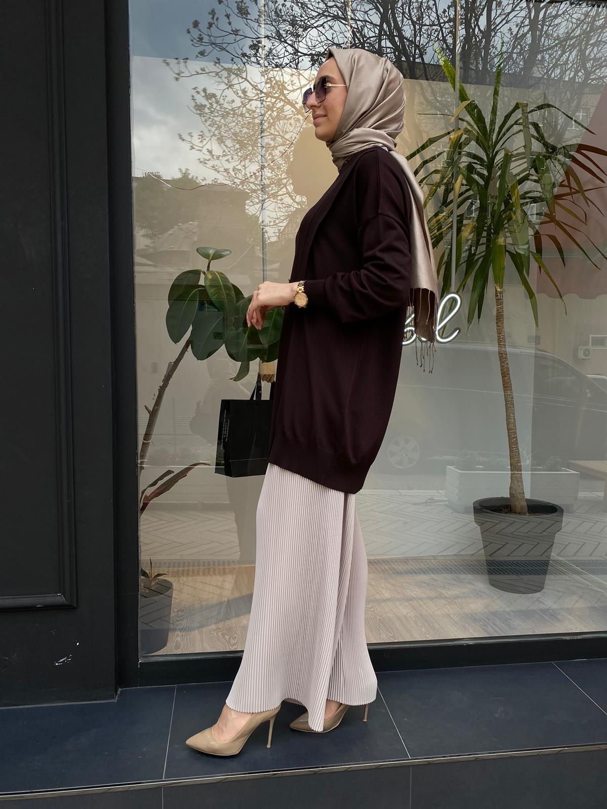 Qooq Dik Plise Bej Pantolon 23SS324