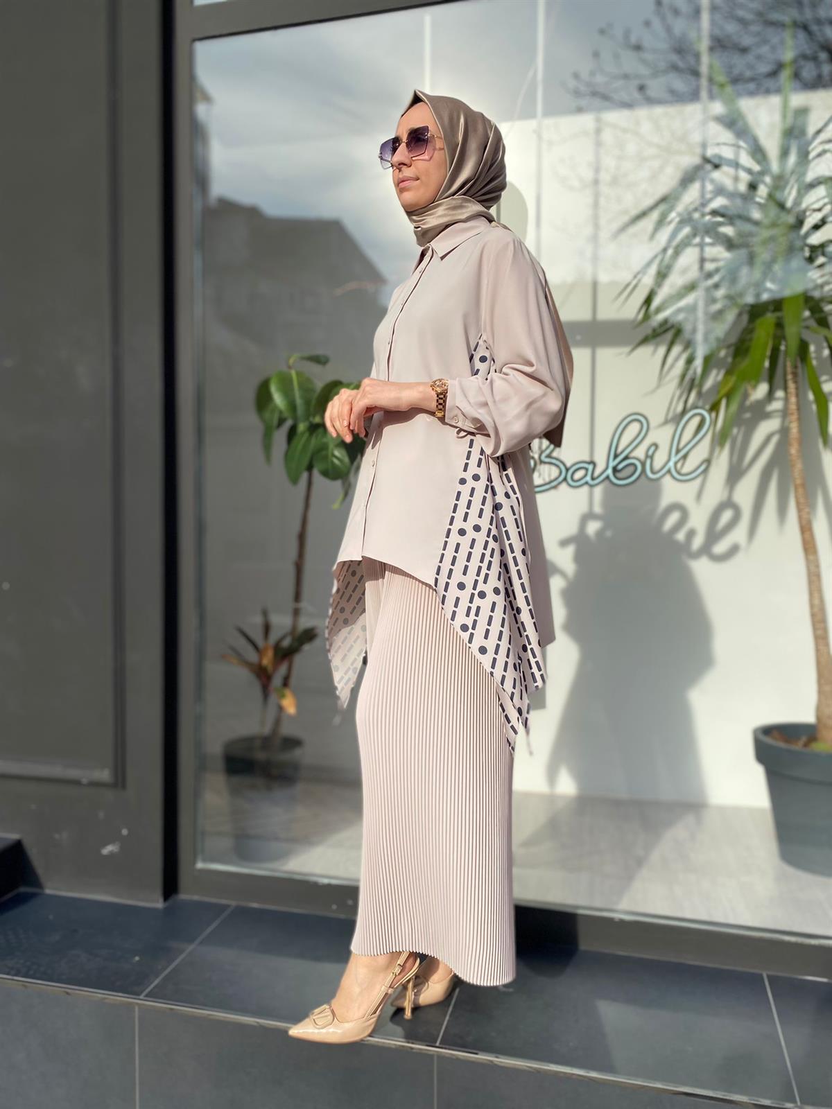 Qooq Dik Plise Bej Pantolon 23SS324