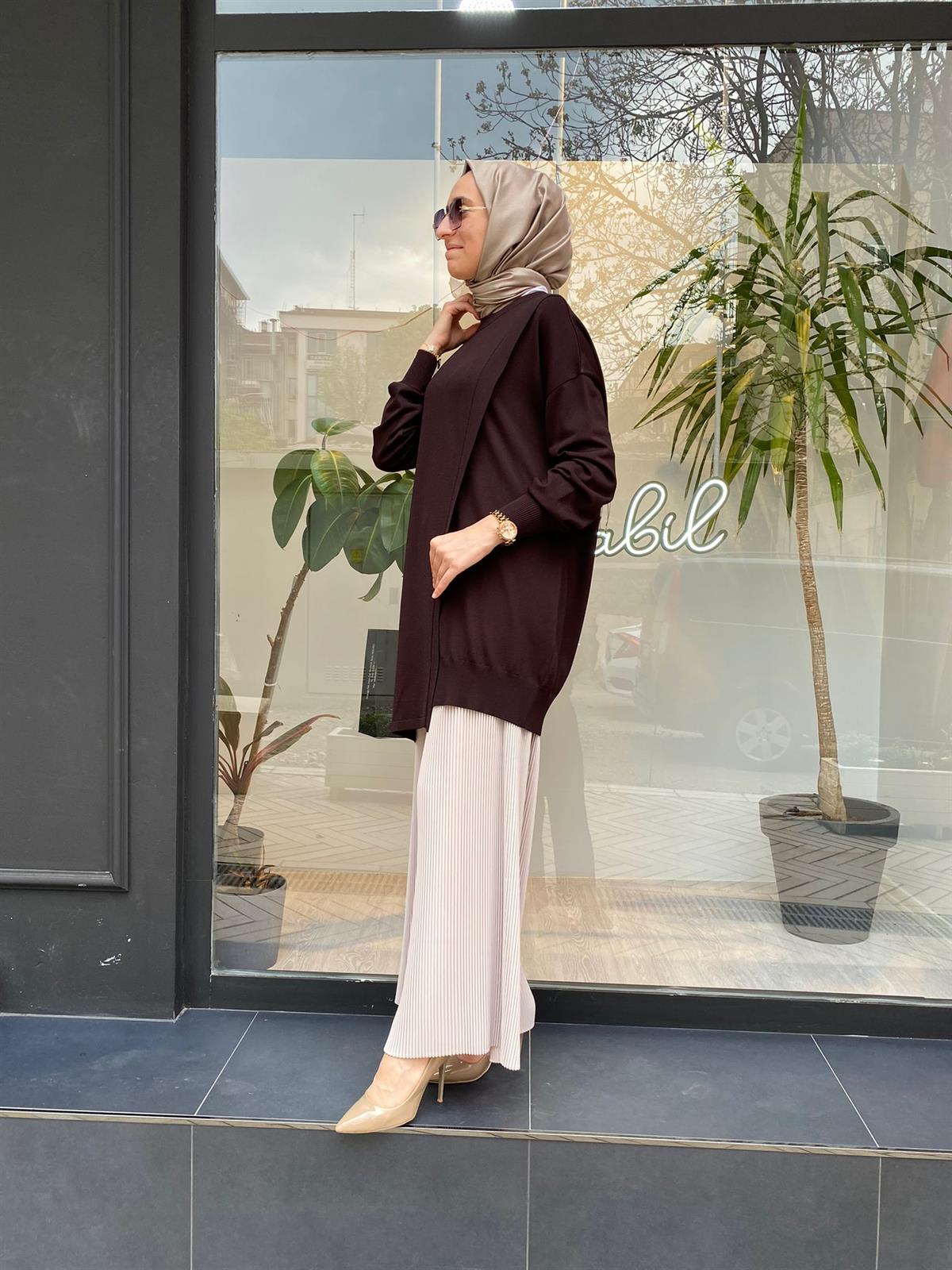 Qooq Dik Plise Bej Pantolon 23SS324