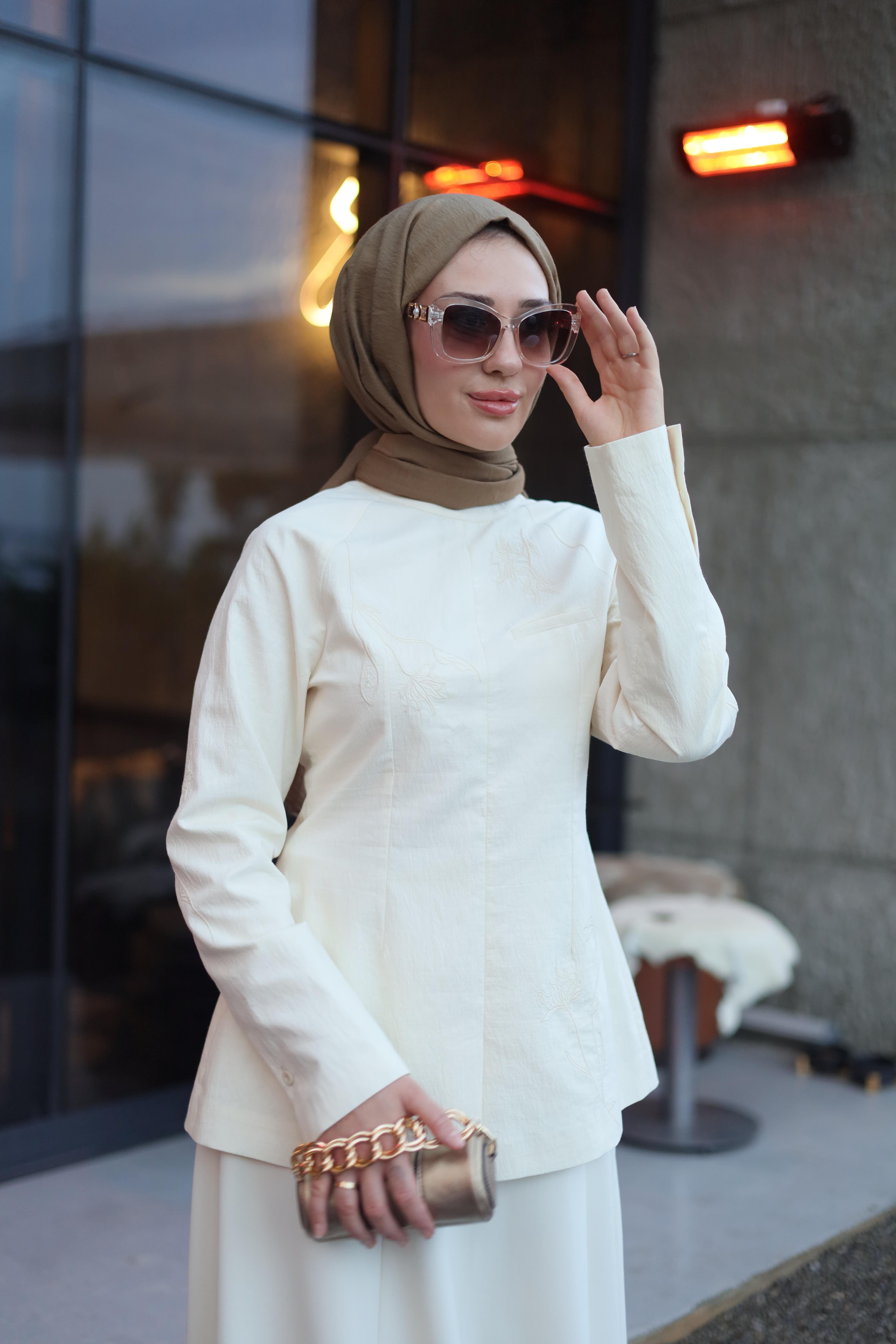 QOOQ Ekru Bluz 26fw210
