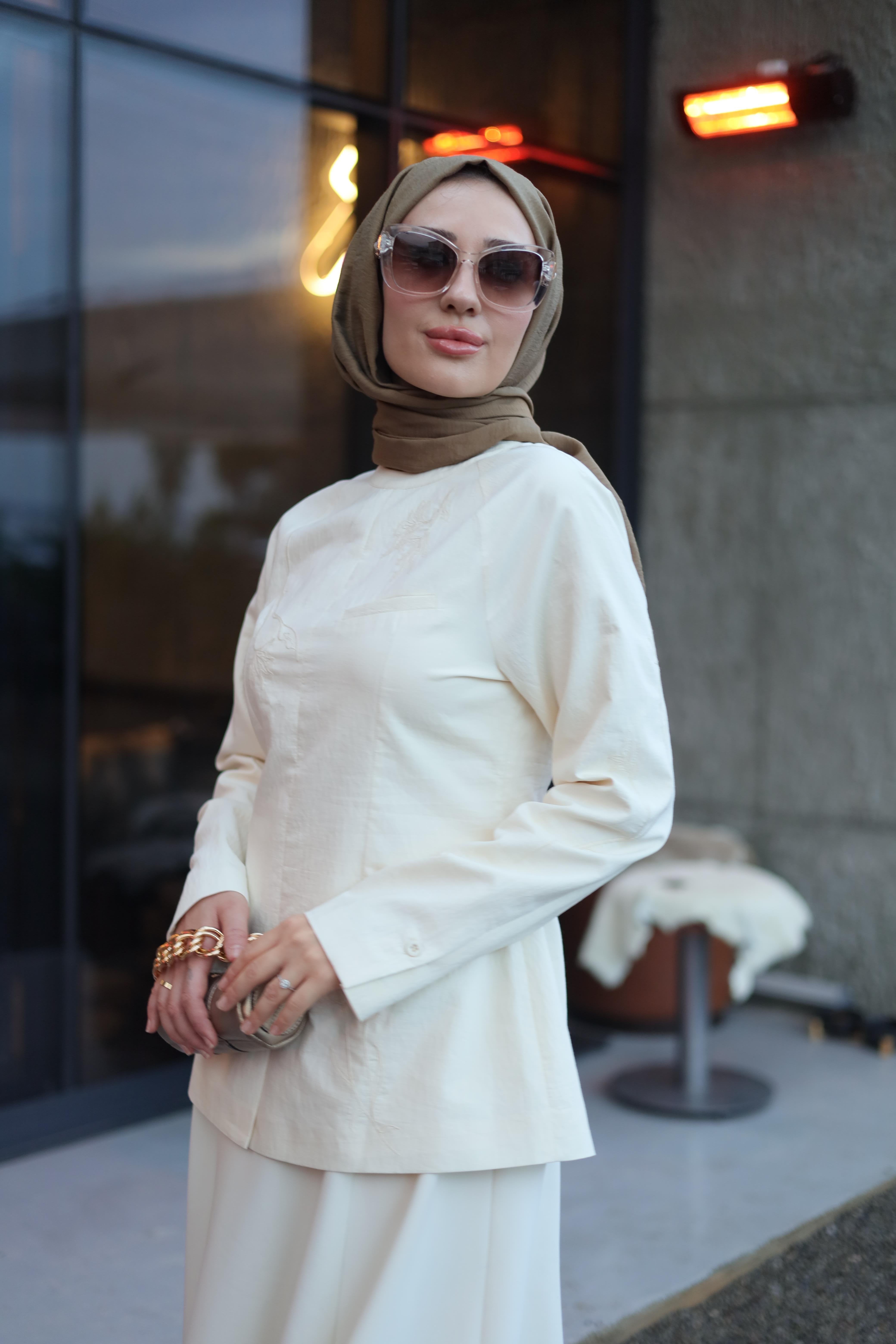 QOOQ Ekru Bluz 26fw210