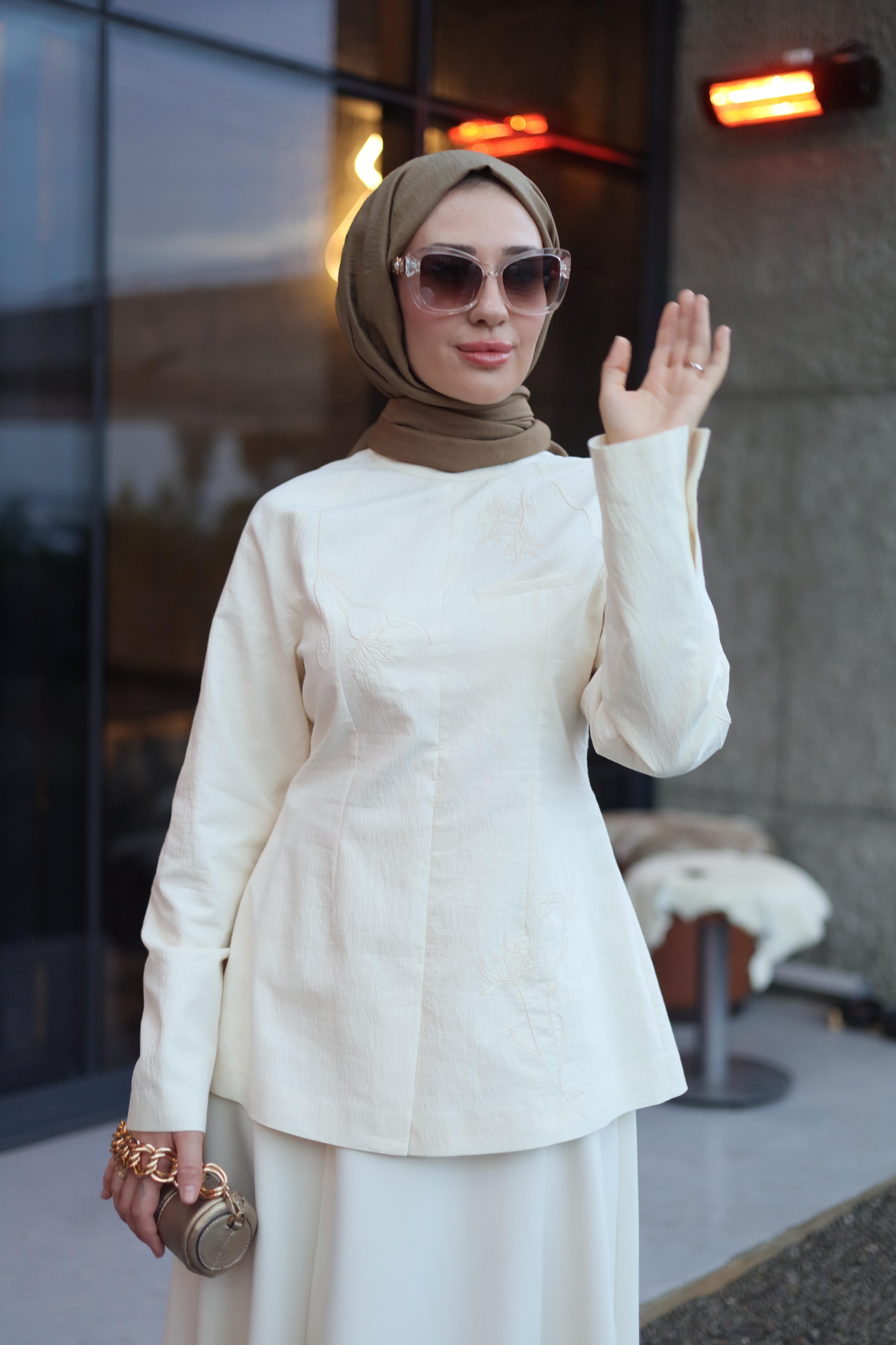 QOOQ Ekru Bluz 26fw210