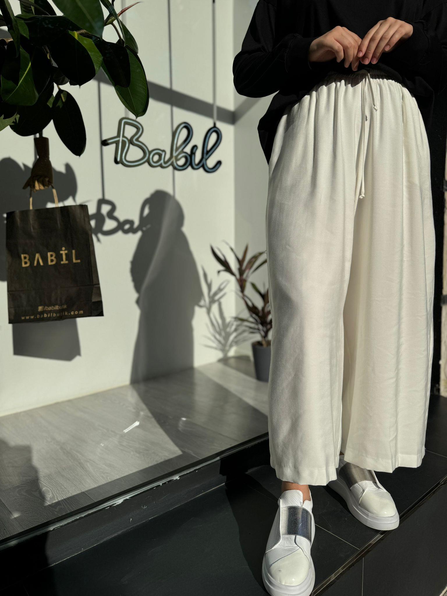 QOOQ Gloria Pantolon Astarlı Beyaz 24ss349