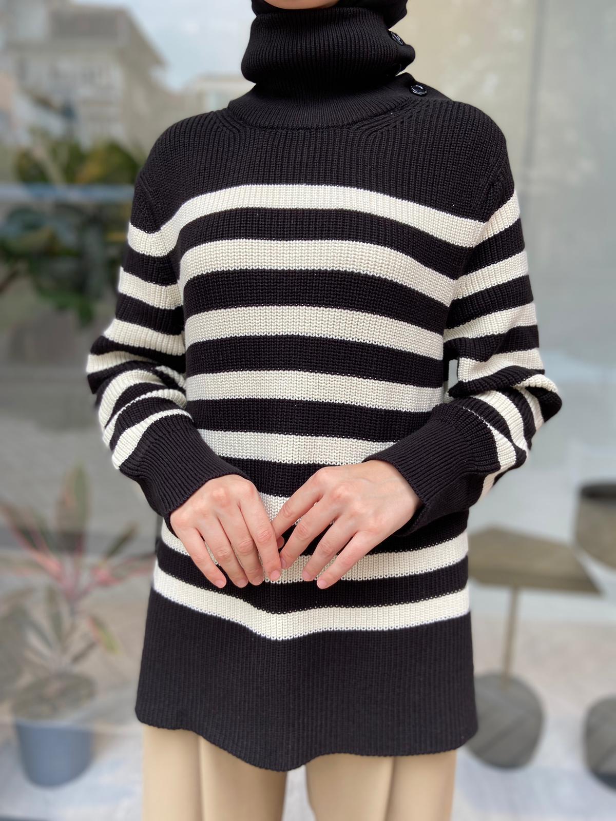 QOOQ Line Triko Kazak 24fw200