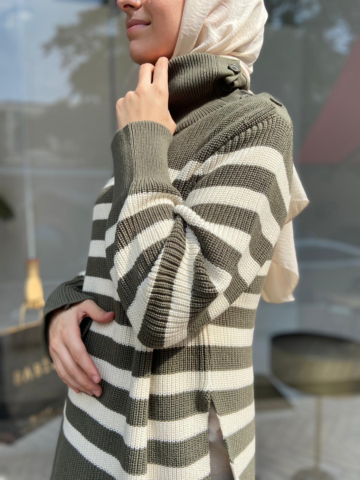 QOOQ Line Triko Kazak Haki 24fw200
