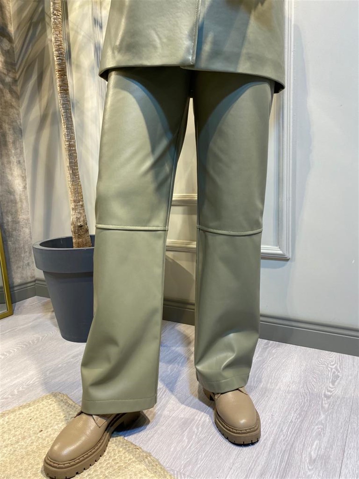 Qooq Parçalı Yeşil Deri Pantalon 23FW325