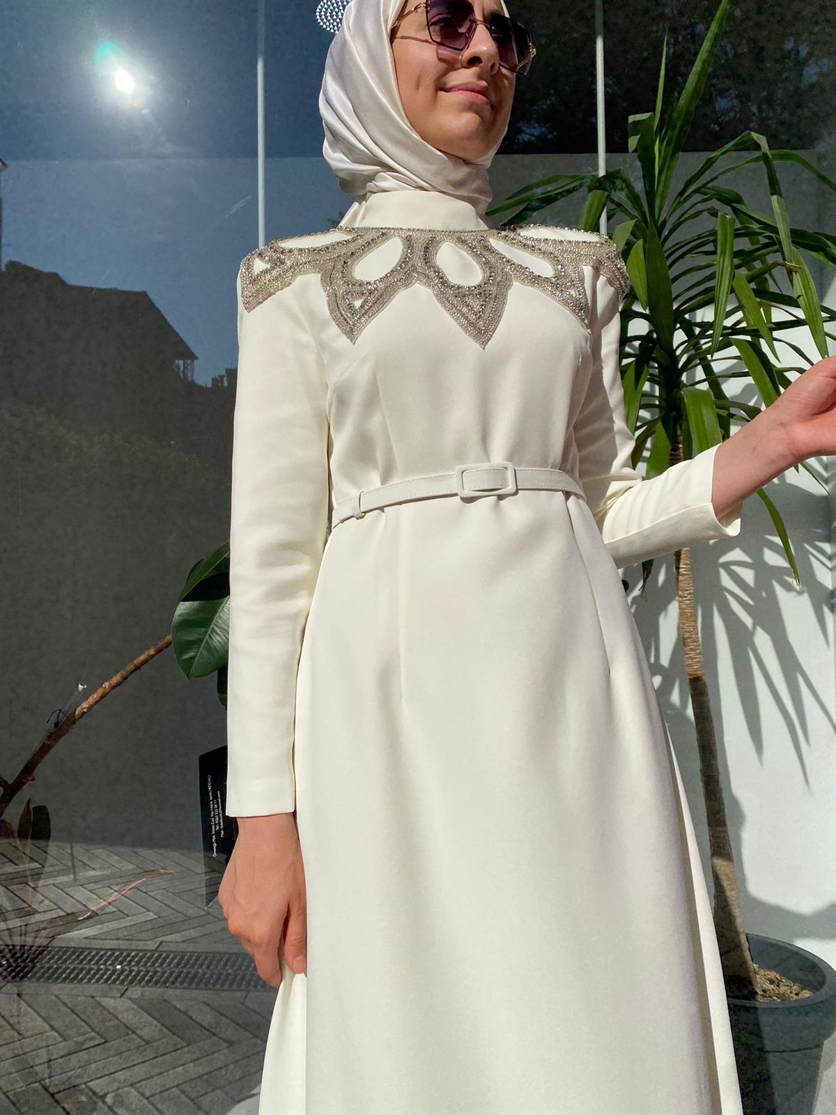 Senna Raquell Ekru Abaya 3024S23