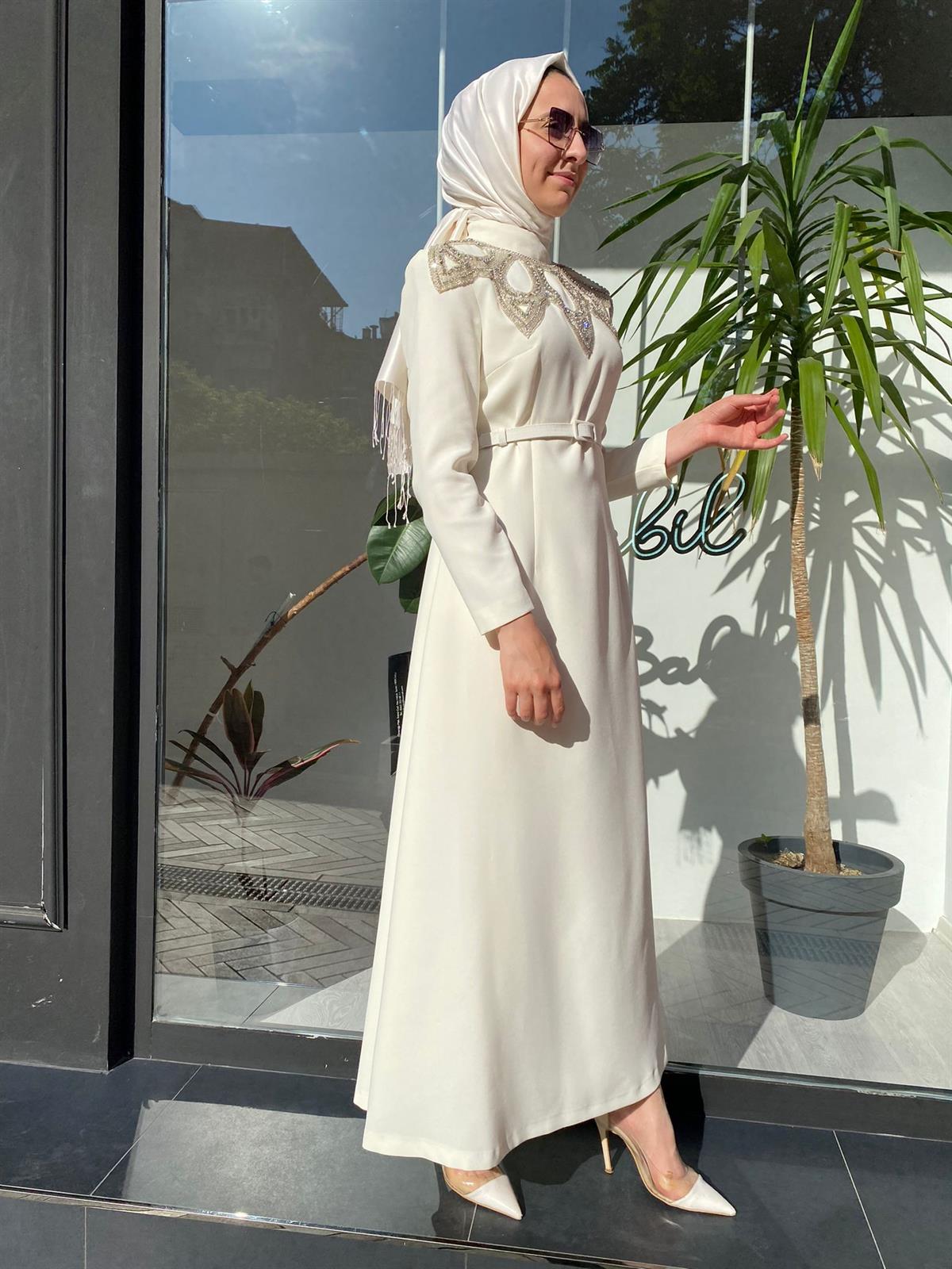 Senna Raquell Ekru Abaya 3024S23