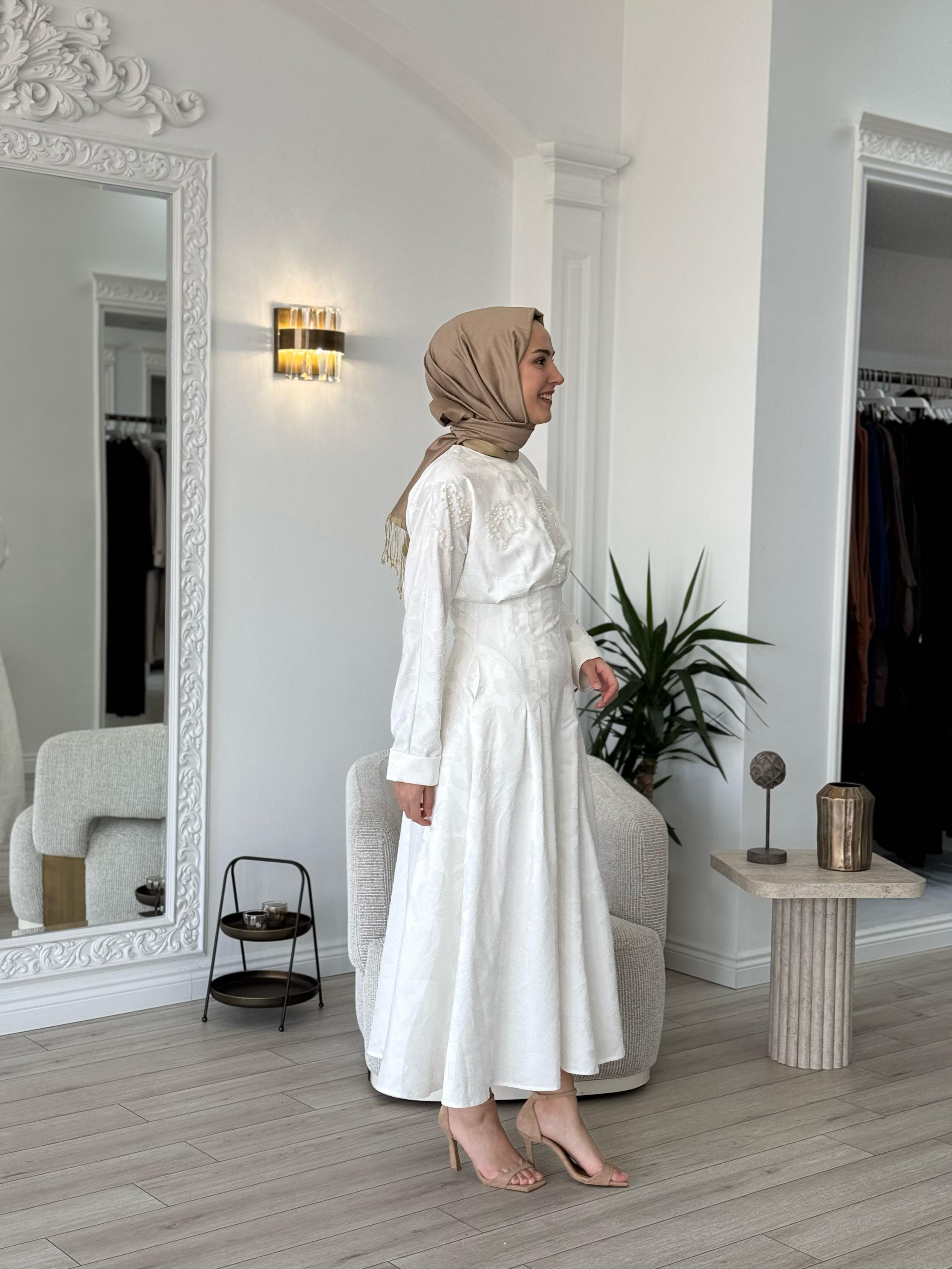 Vuu Çiçek Baskılı İşlemeli Elbise 25ssv4012