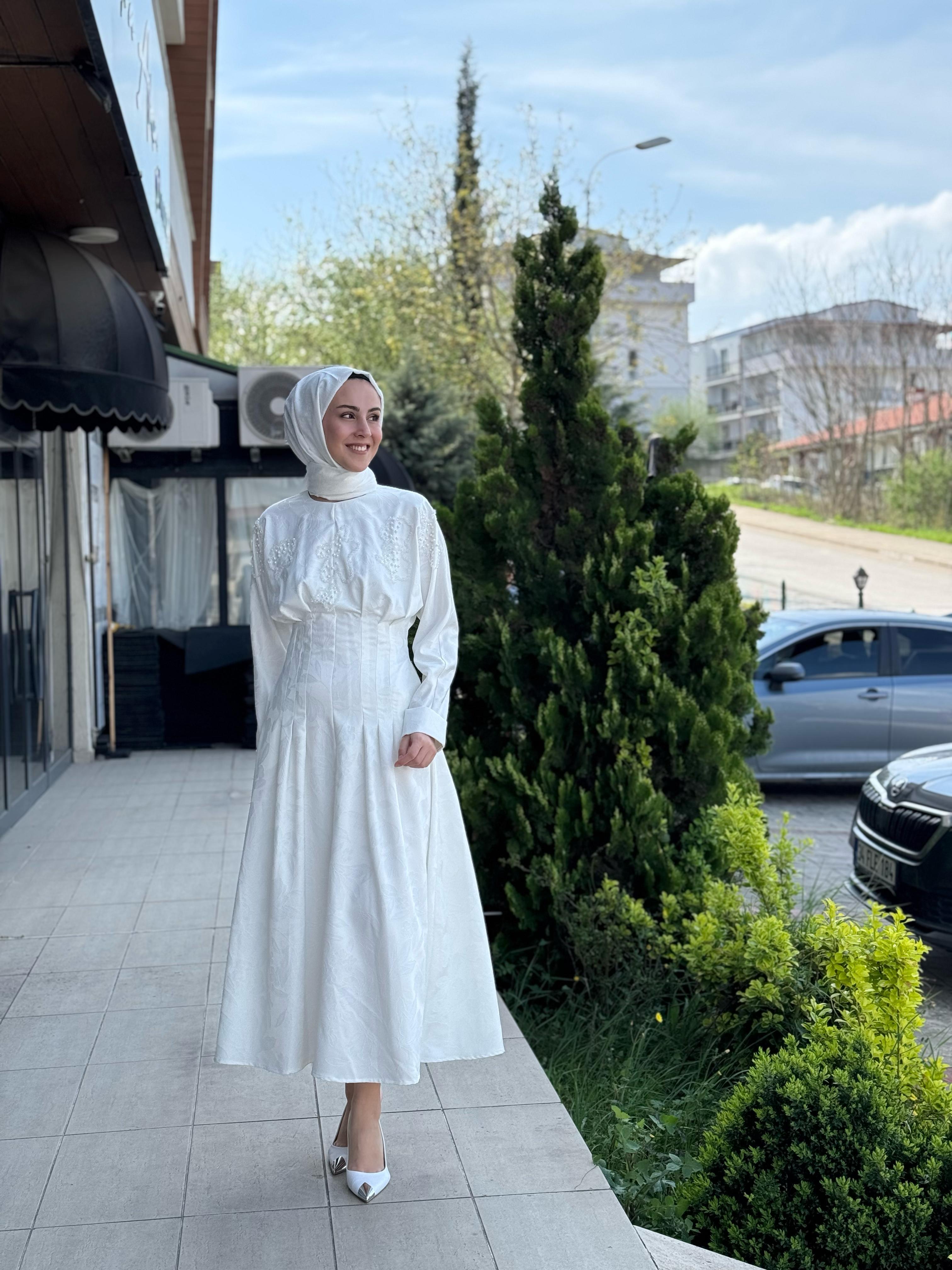 Vuu Çiçek Baskılı İşlemeli Elbise 25ssv4012
