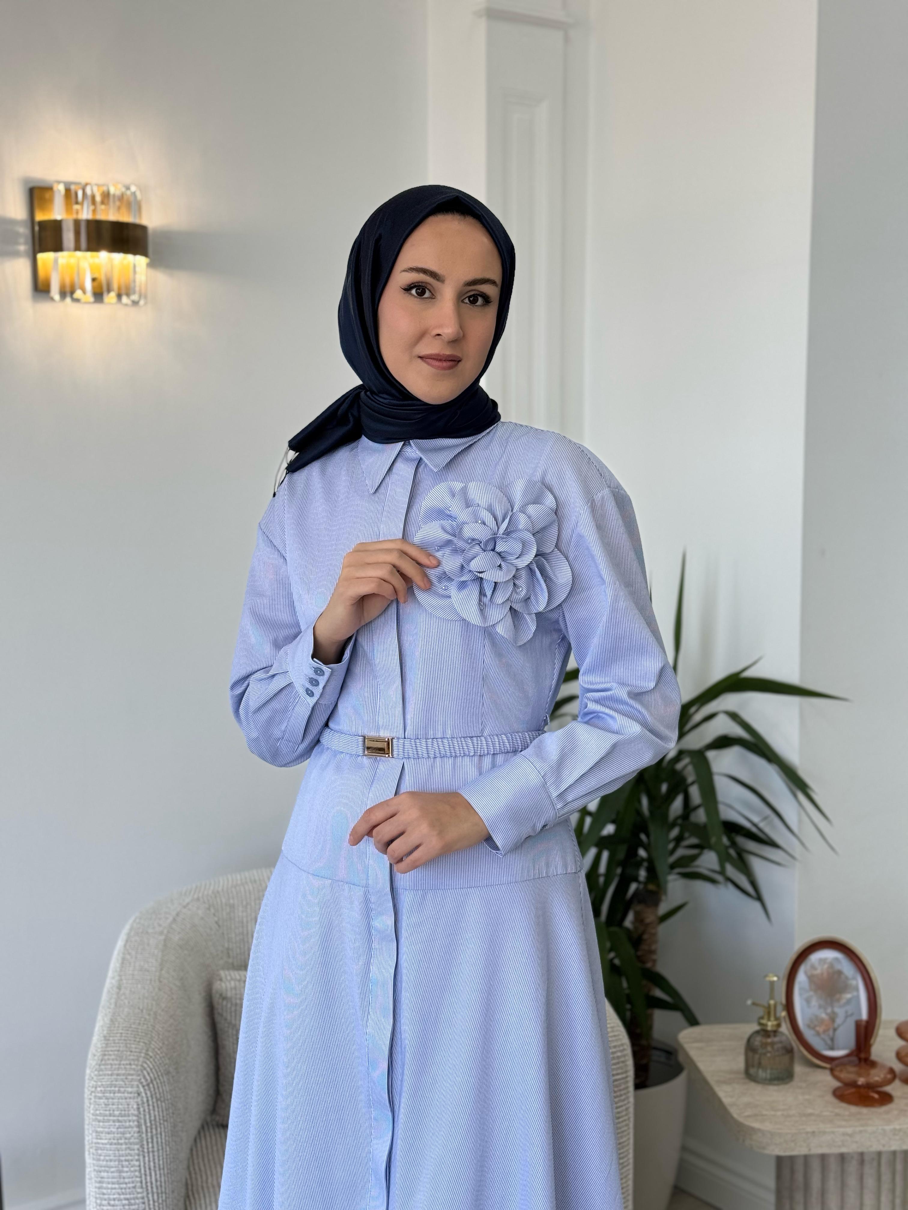Vuu Yakası Güllü Çizgili Elbise Mavi 25ssv4013