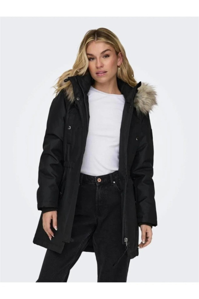 Kadın Kapüşonlu Kürklü Kışlık Parka Siyah 001 ONLIRIS 15304625