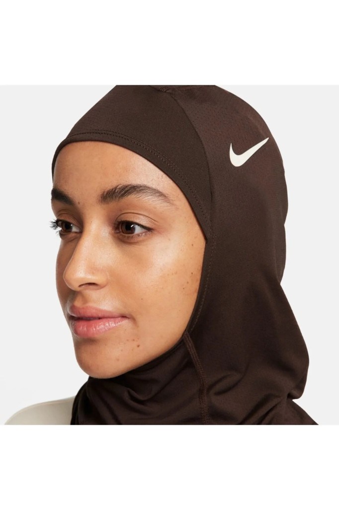 NİKE PRO HIJAB 2.0 BROWN M/L SPOR BAŞÖRTÜSÜ 
