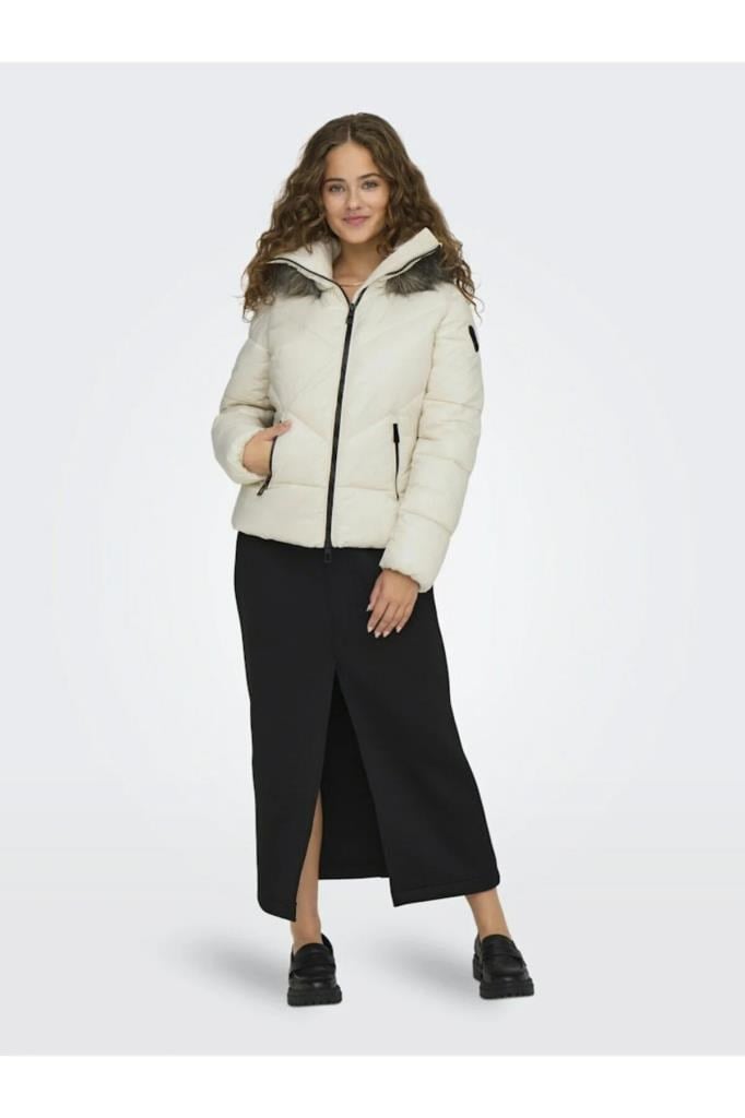 ONLY 15322003 ONLFEVER SHORT PUFFER BIRCH KADIN MONT