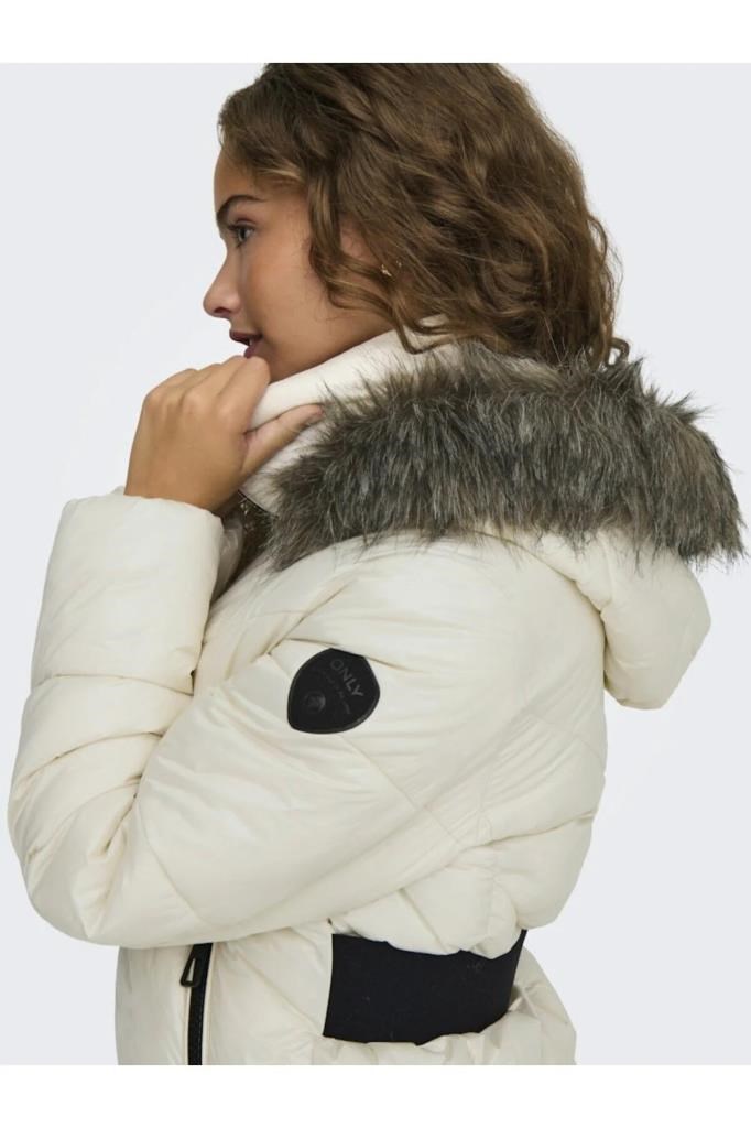 ONLY 15322003 ONLFEVER SHORT PUFFER BIRCH KADIN MONT