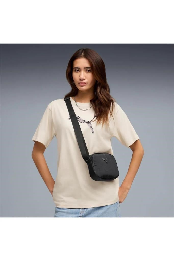 PUMA 09133807 POP CROSSBODY BAG BLACK SCRIPT AOP NS OMUZ ÇANTASI