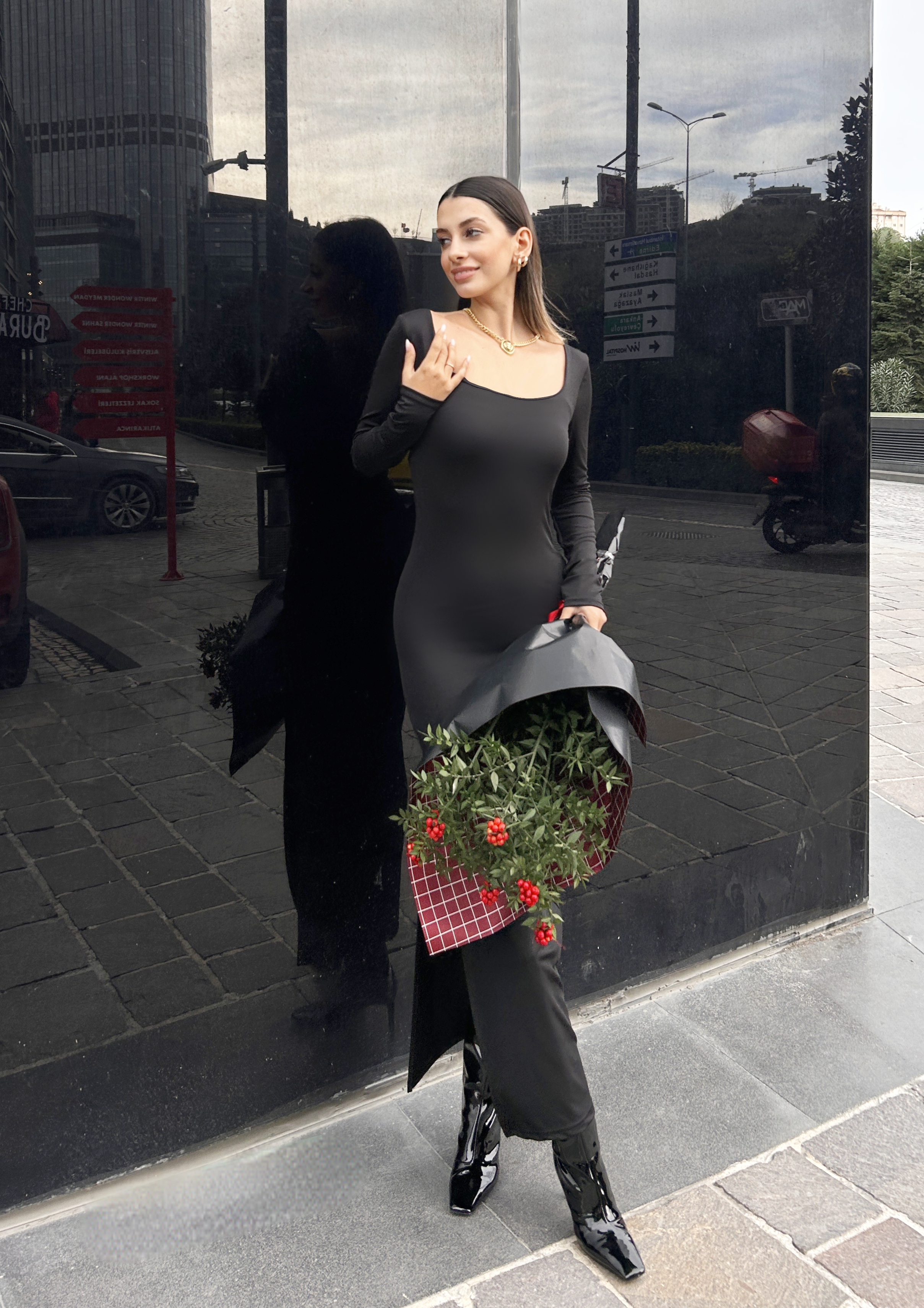 Kare Yaka Uzun Elbise Siyah