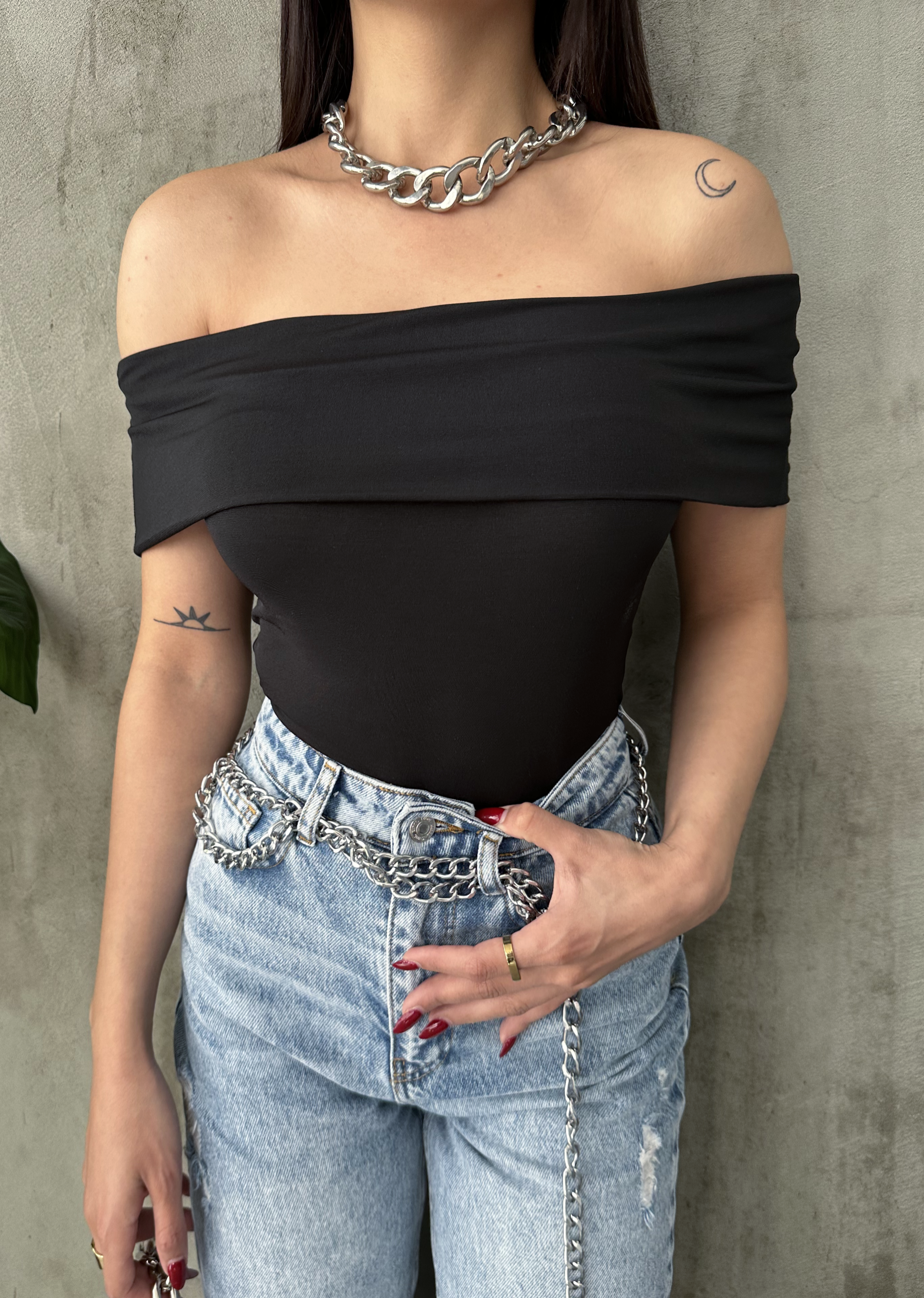 Madonna Yaka Kısa Kol Body Siyah