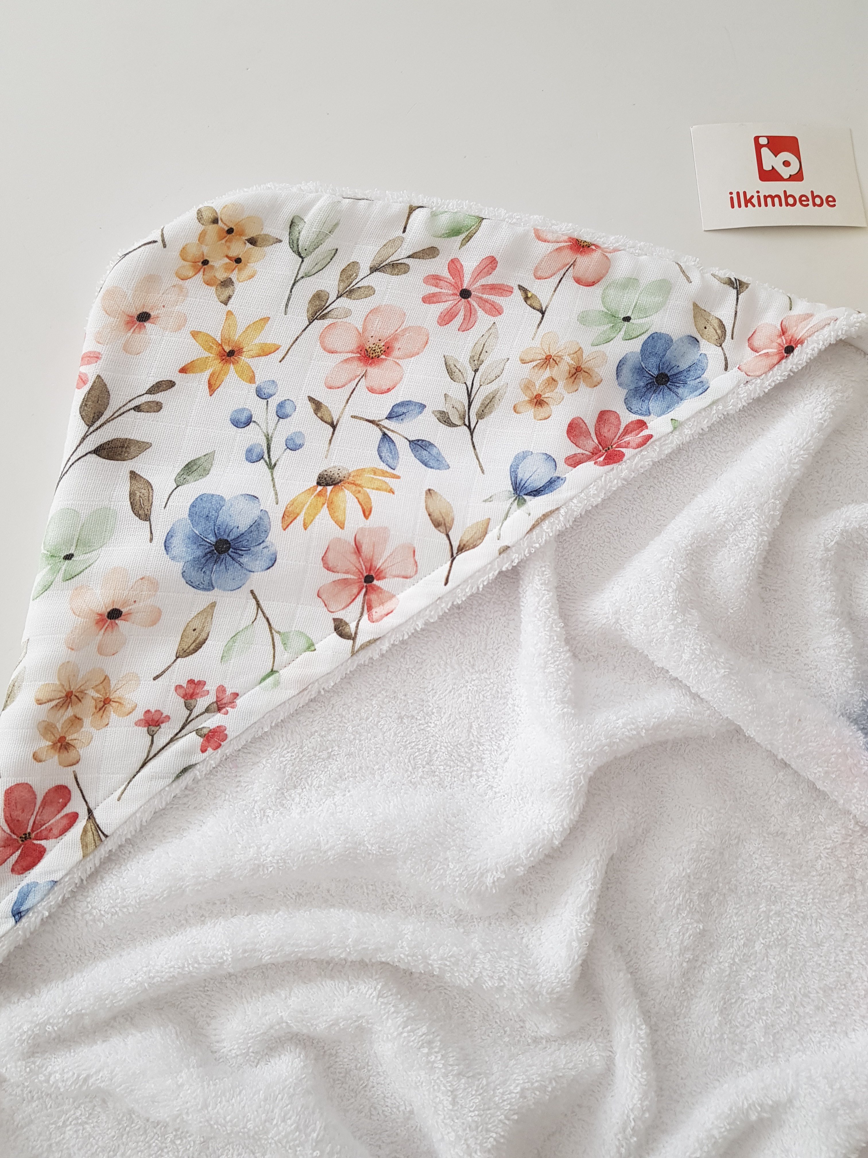 Çiçekli Bebek Havlusu - Kız Bebek 