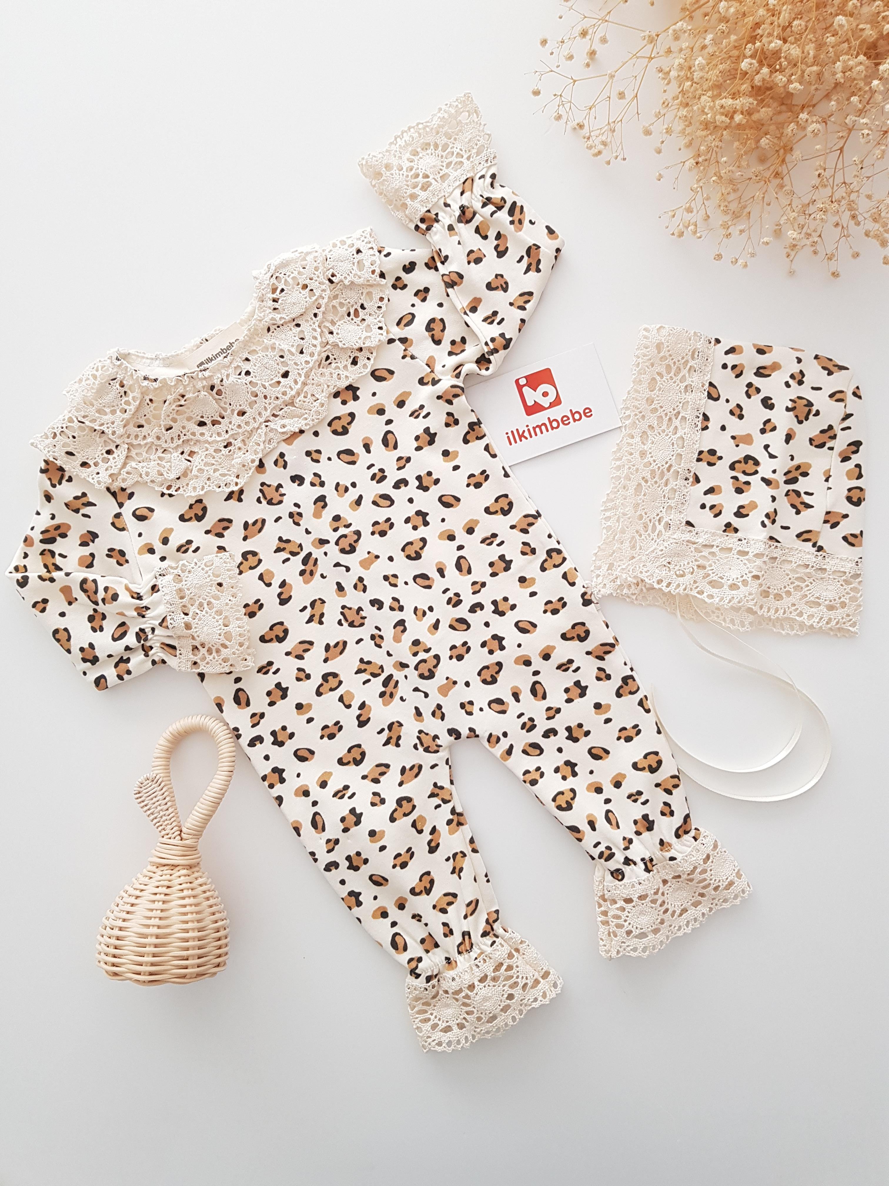 Leoparlı Dantelli Bebek Tulumu - KIZ BEBEK