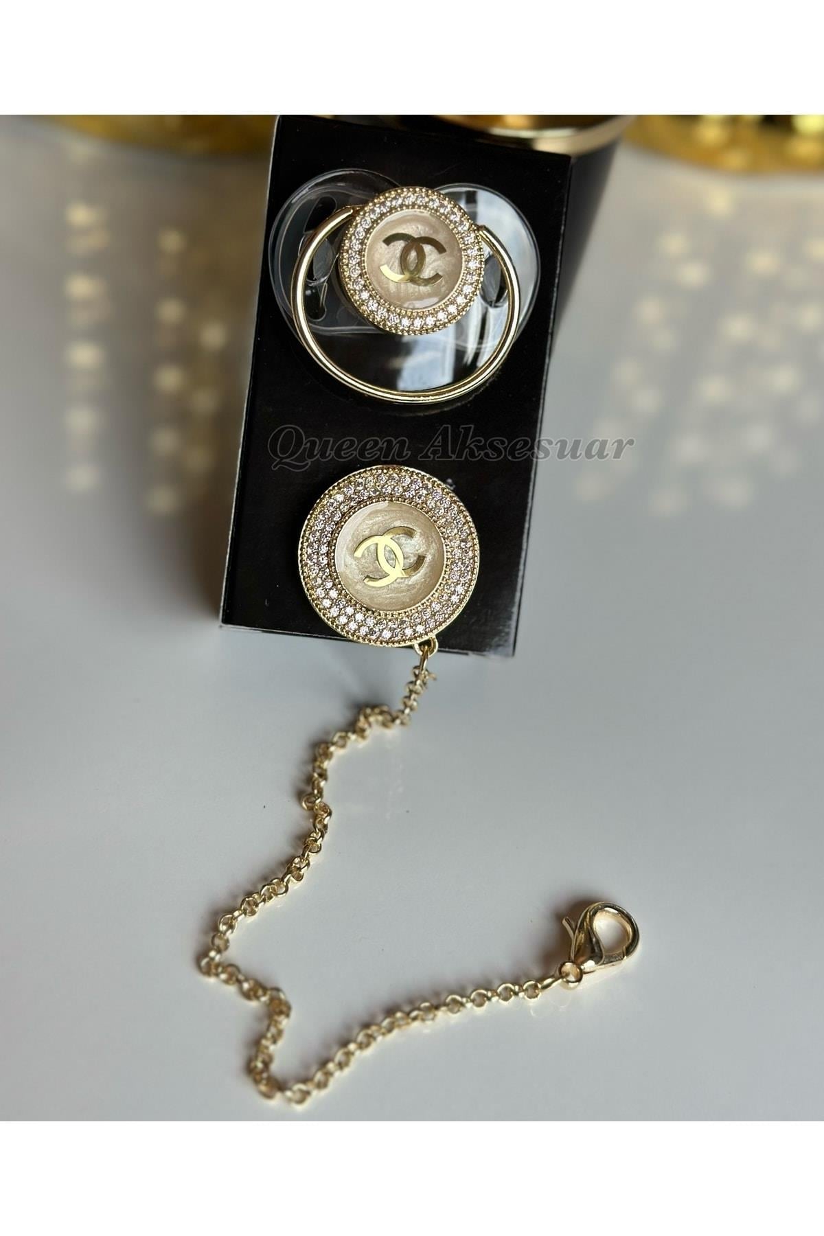 Ithal Lüks Moda Marka Logo Beyaz Kız Erkek Bebek Kristal Swarovski Taşlı Emzik Zincirli Askı Seti