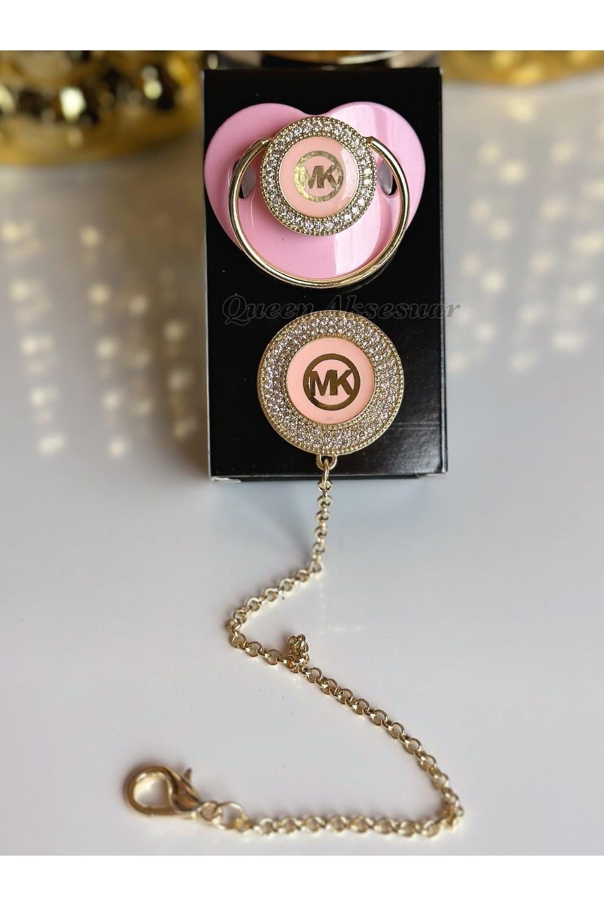 Ithal Lüks Trend Marka Logo Pembe Kız Bebek Kristal Swarovski Taşlı Emzik Zincirli Askı Hediye Seti
