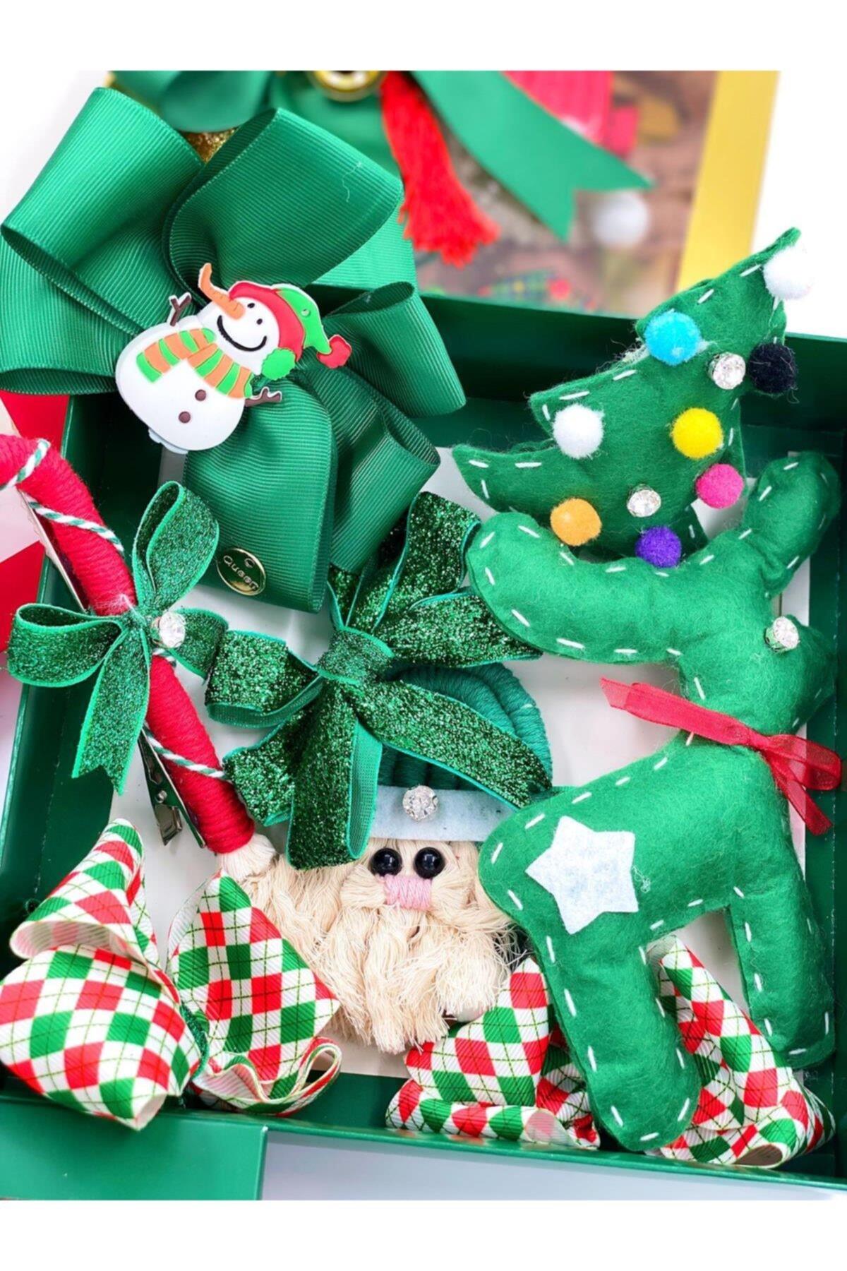 Lüks Kırmızı Kutulu Yılbaşı 8 Parça Toka Aksesuar Hediye Seti Çam Ağacı Noel Baba Şeker Fiyonk Geyik