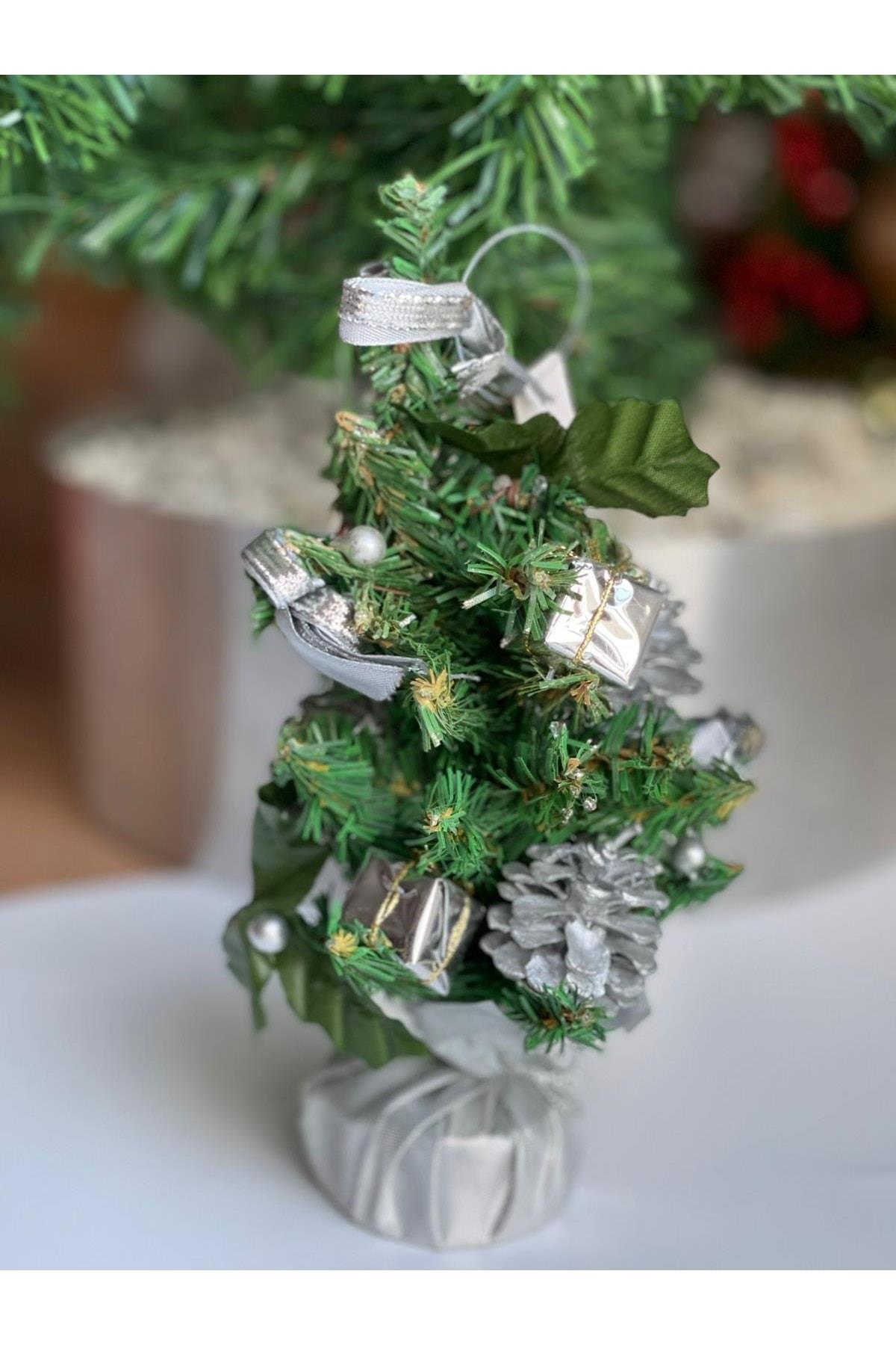 Yeni Yıl Yılbaşı Noel Lüks Mini Süslü Çam Ağacı Hediyelik Dekoratif Eşya Gümüş